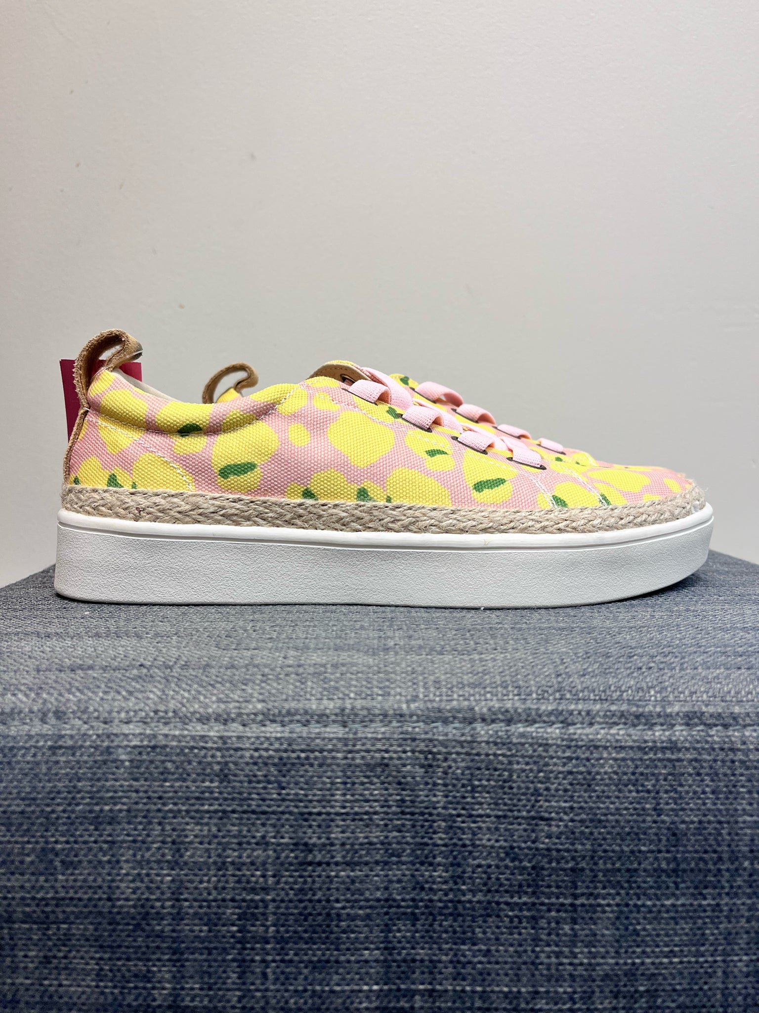 SPENCO 6.5 PINK AND YELLOW PRINT SHOES