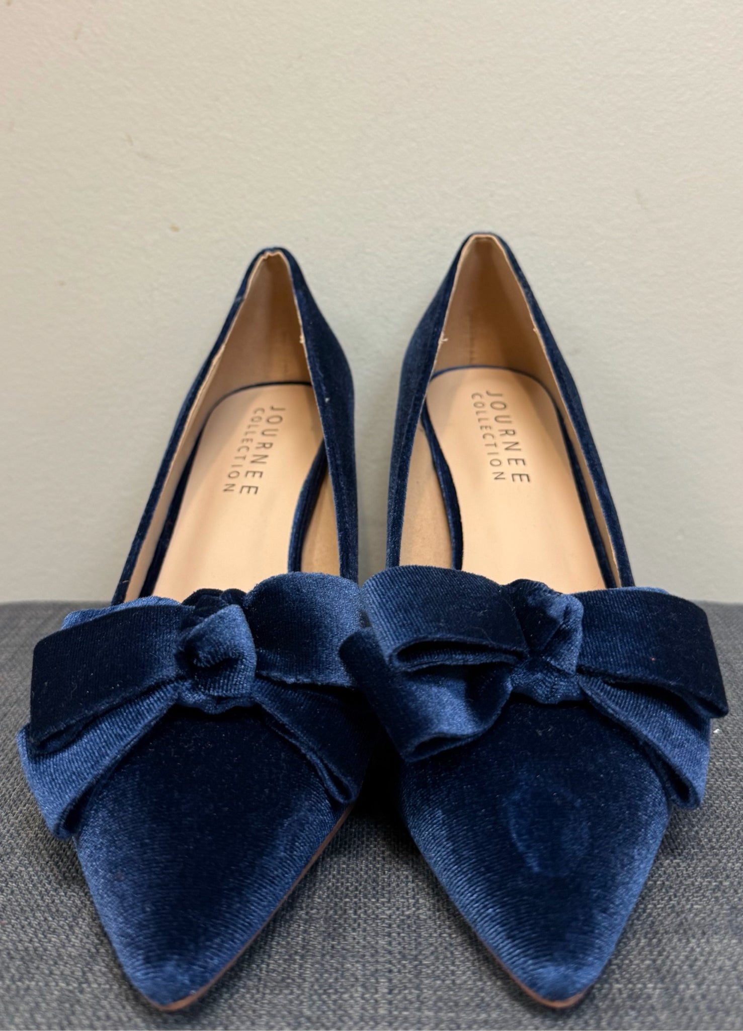 9.5 JOURNEE COLLECTION NAVY VELVET Pumps