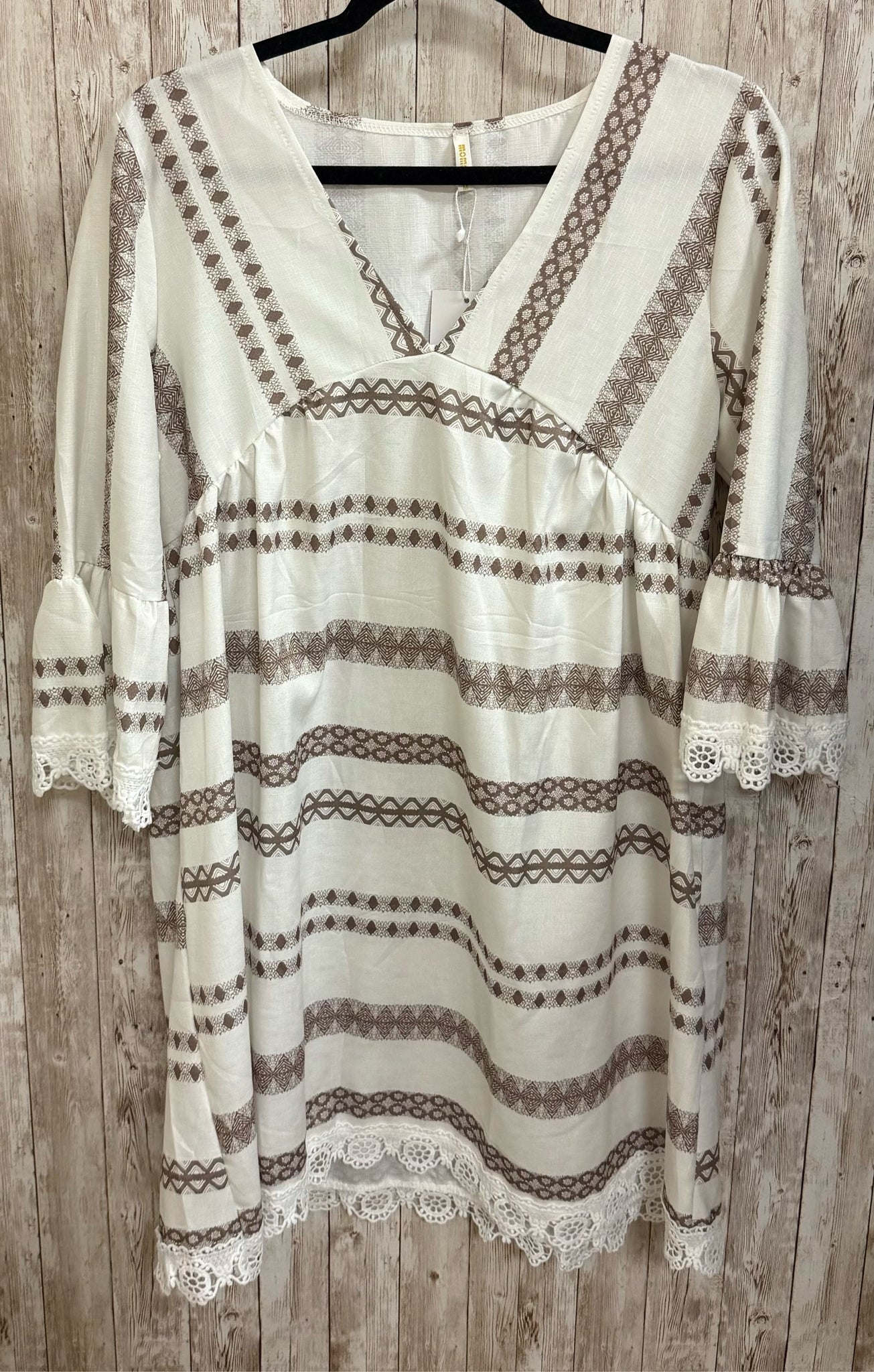 Size M MOMENTS WHITE AND BROWN Dress