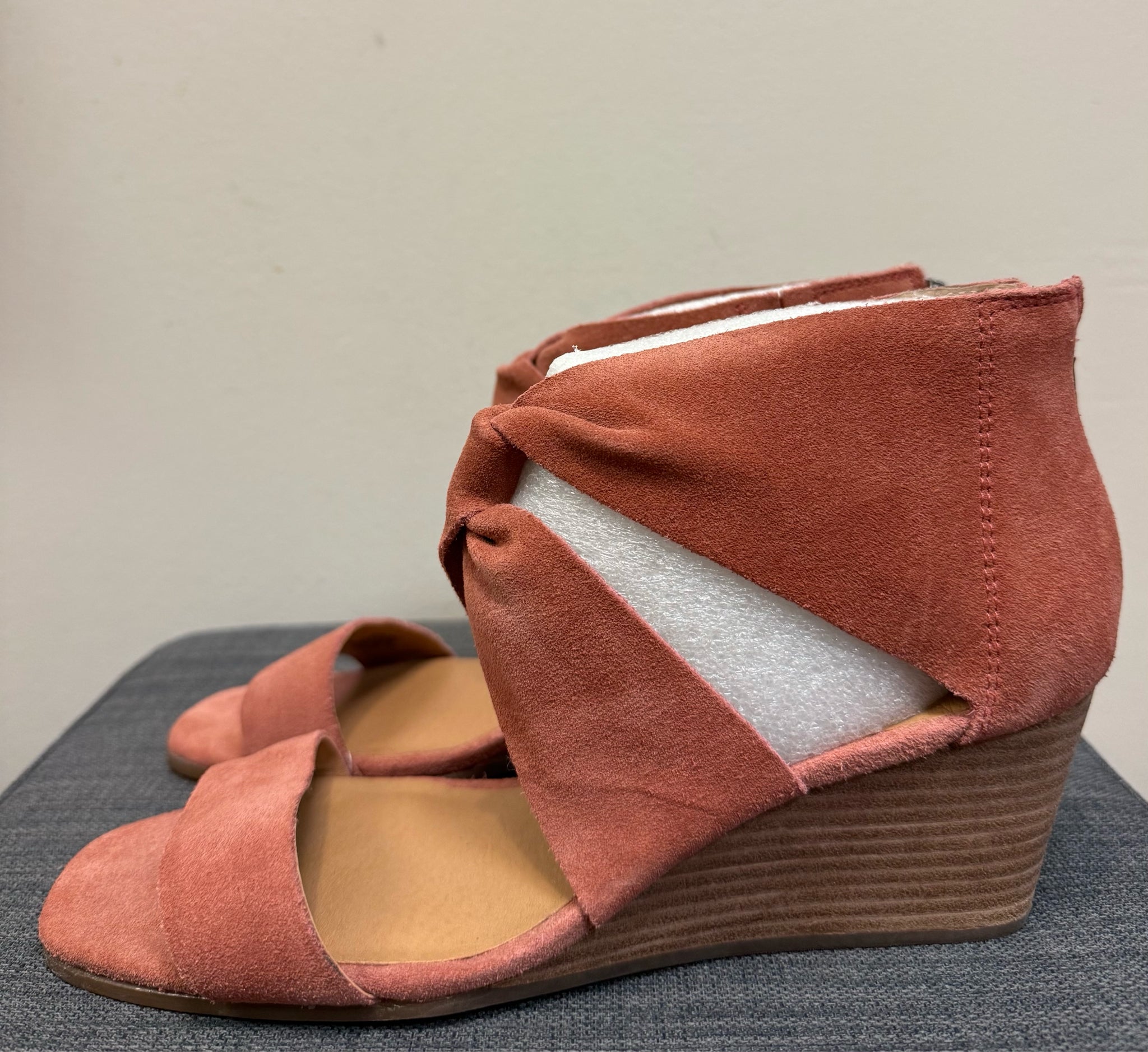 8.5 LUCKY BRAND ROSE Wedges