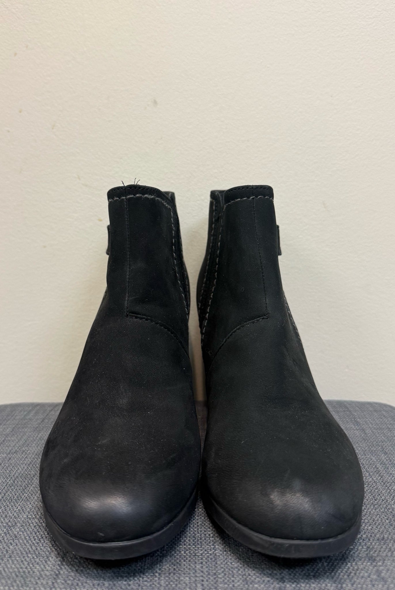 CLARKS 8.5 Black Boots