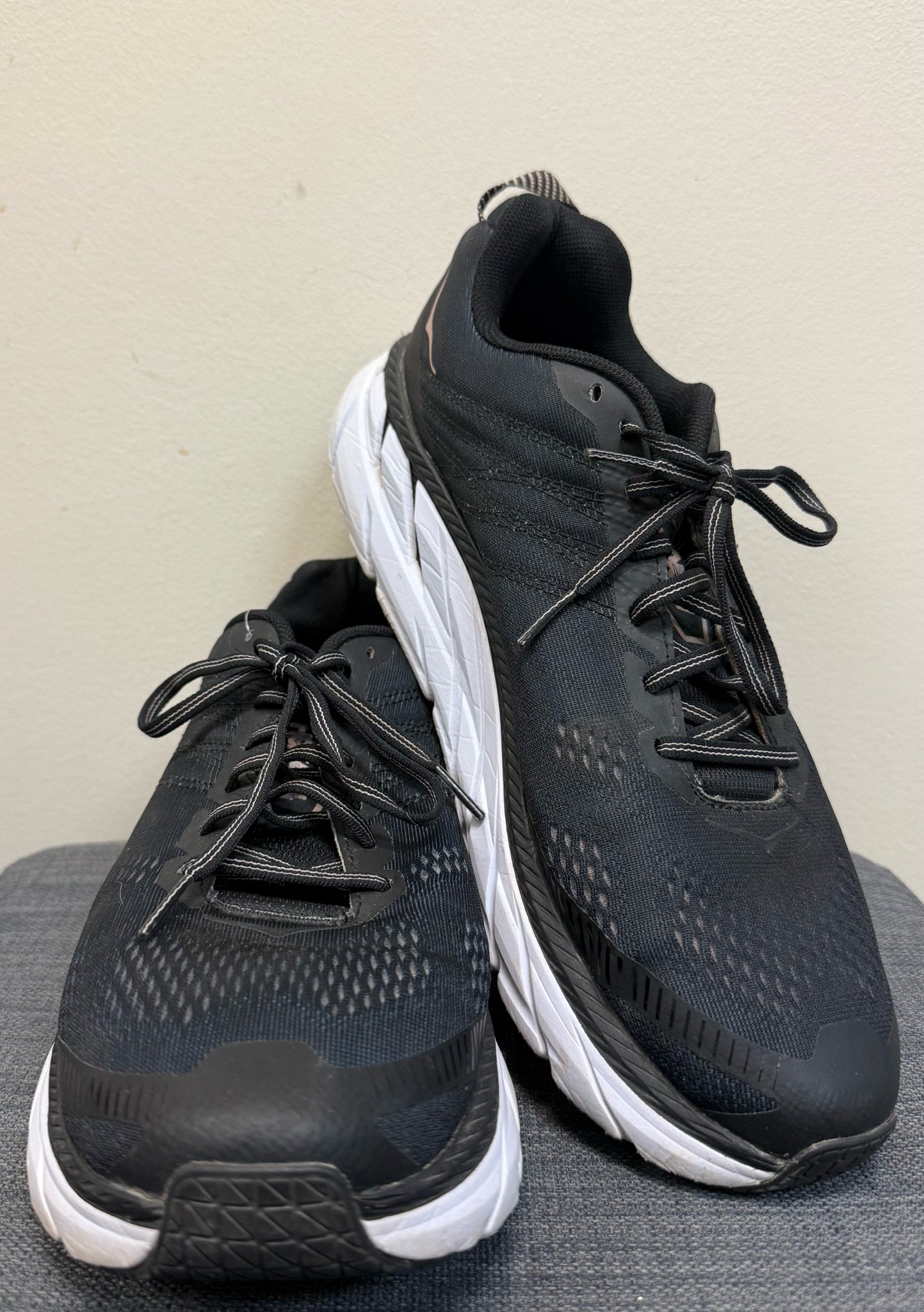 11 HOKA NAVY AND BLACK Sneakers