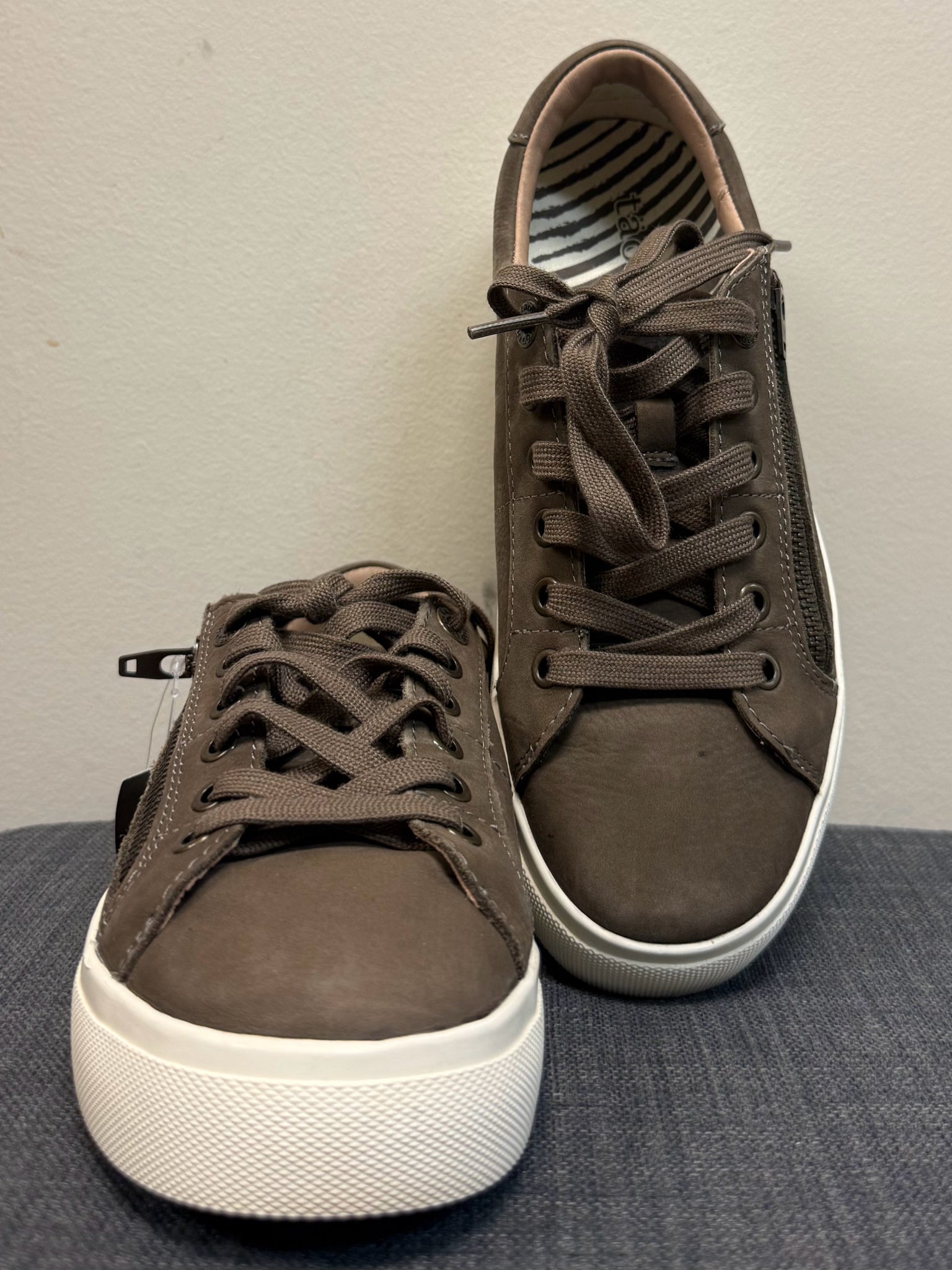 7.5 TAOS Taupe Sneakers