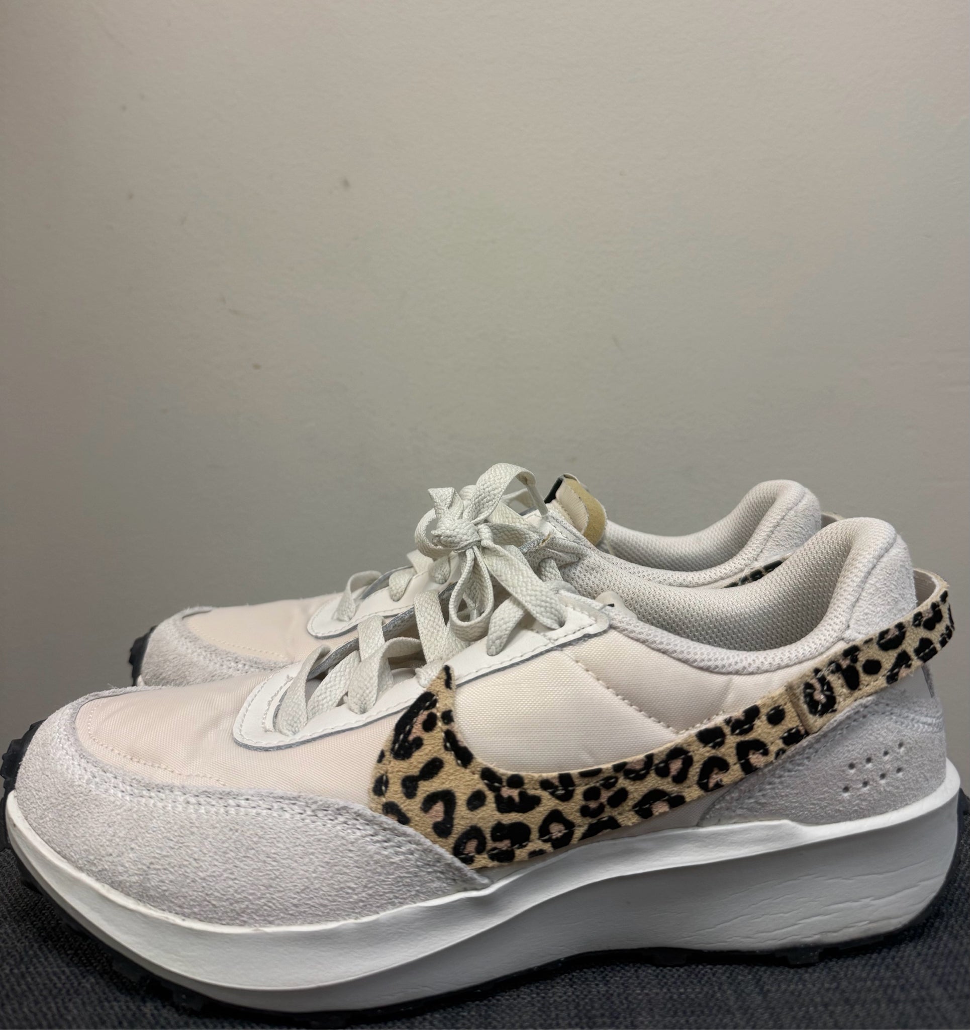 8.5 NIKE Cream Sneakers