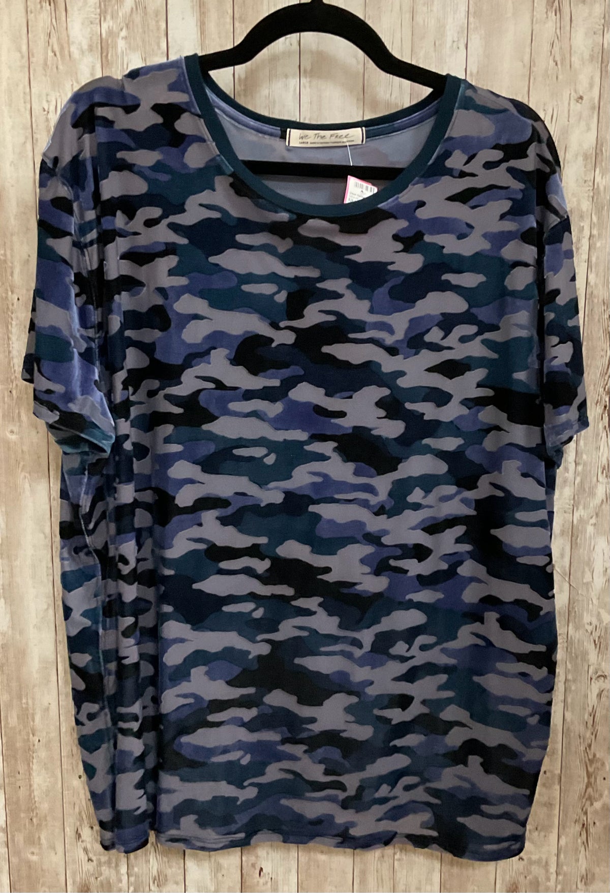 Size L WE THE FREE PURPLE AND BLUE PRINT Top