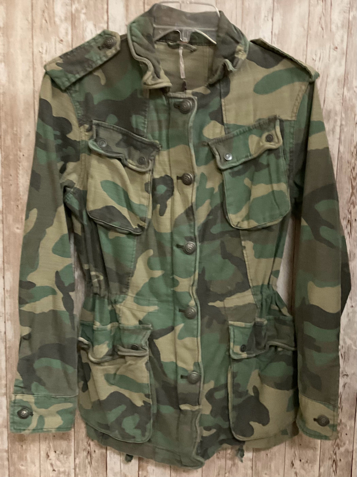 Size XS FREE PEOPLE CAMO Jacket