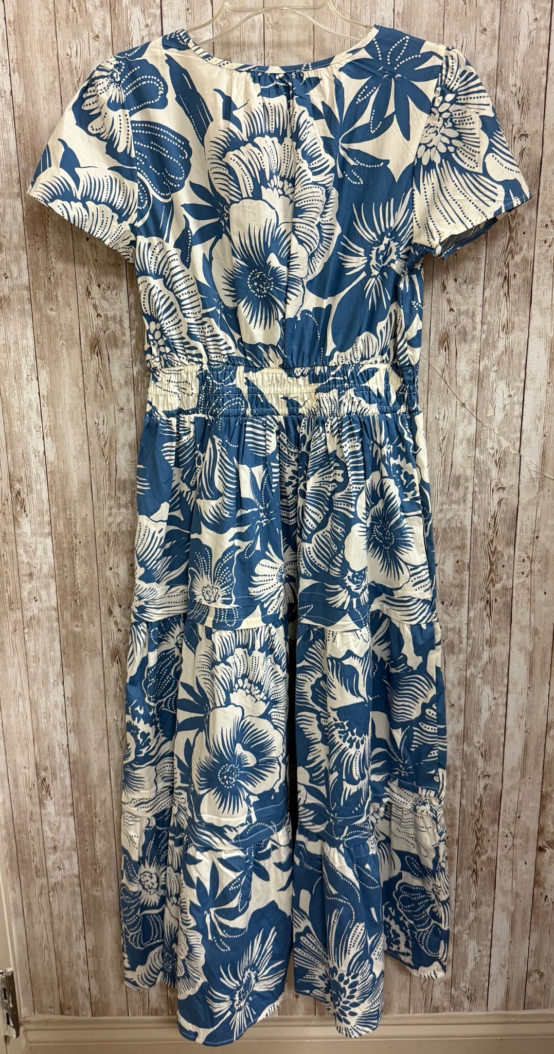 Size M CYNTHIA ROWLEY BLUE AND BEIGE FLORAL Dress