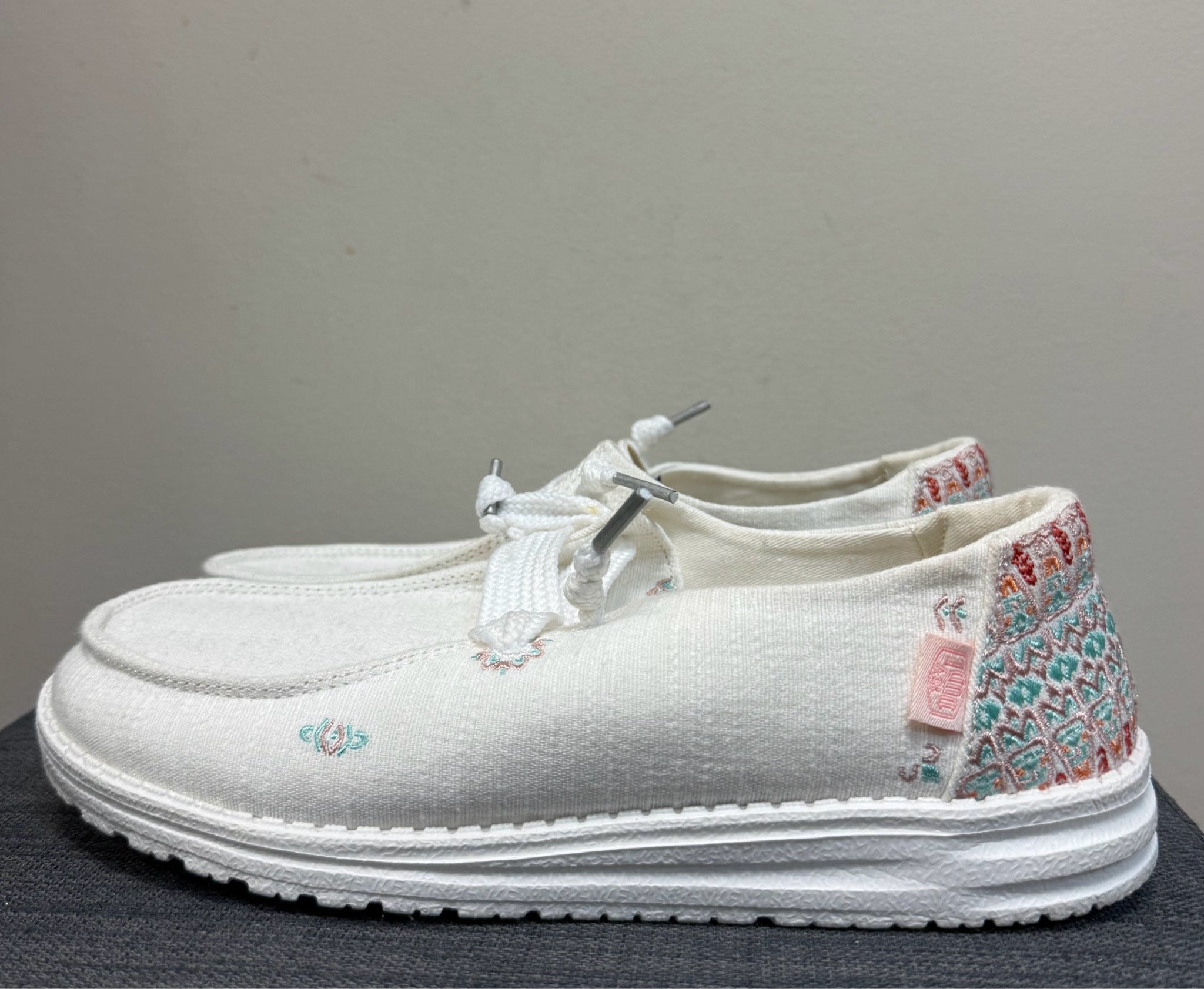 8 HEY DUDE White SHOES
