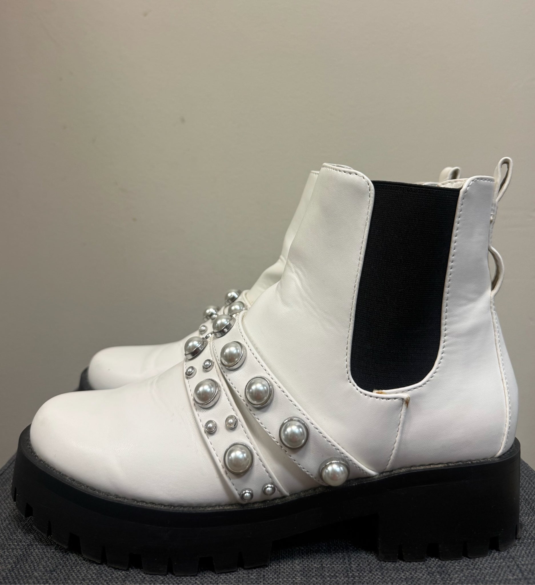 8 BP. White Boots