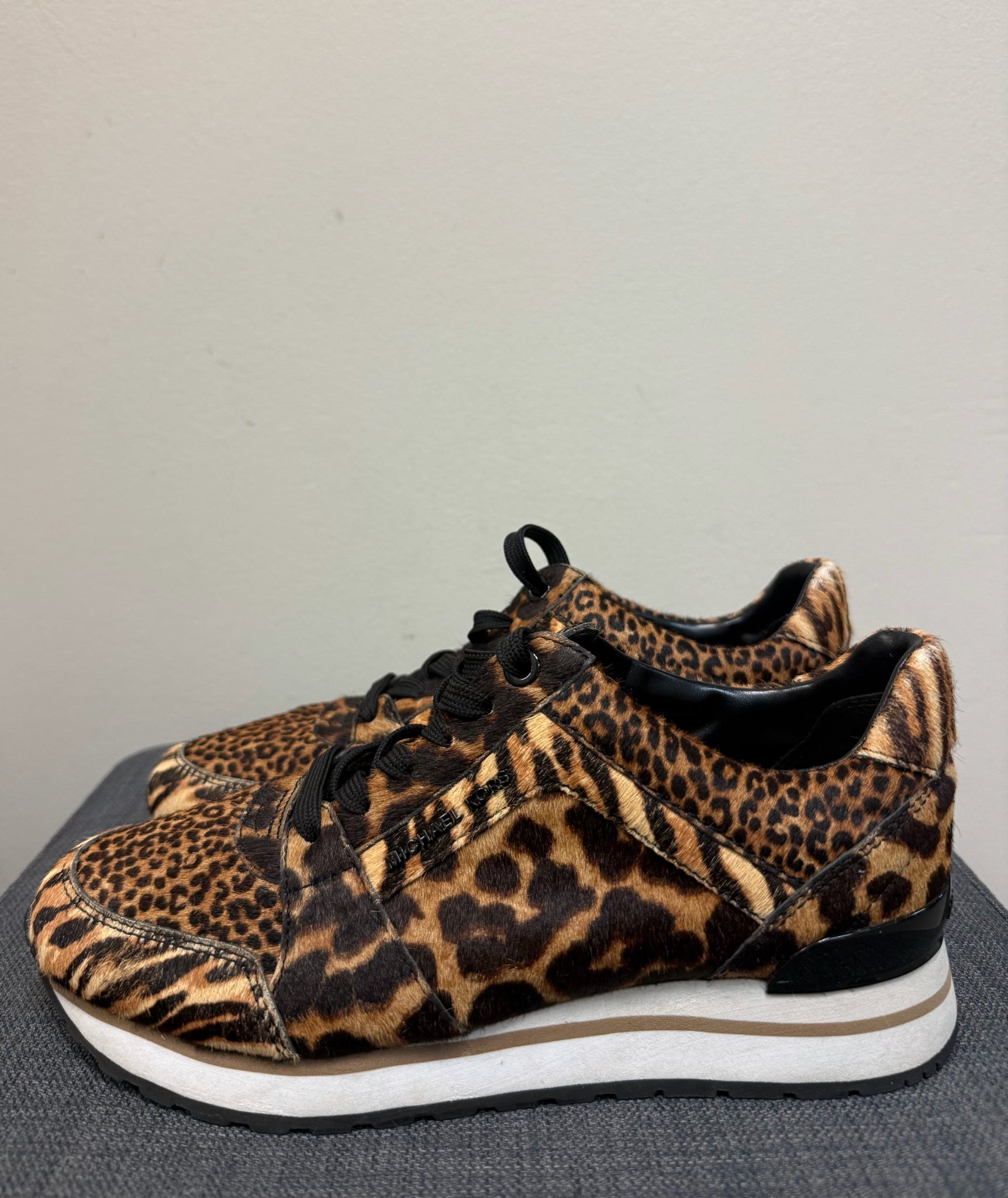 6.5 MICHAEL KORS TAN AND BLACK Sneakers