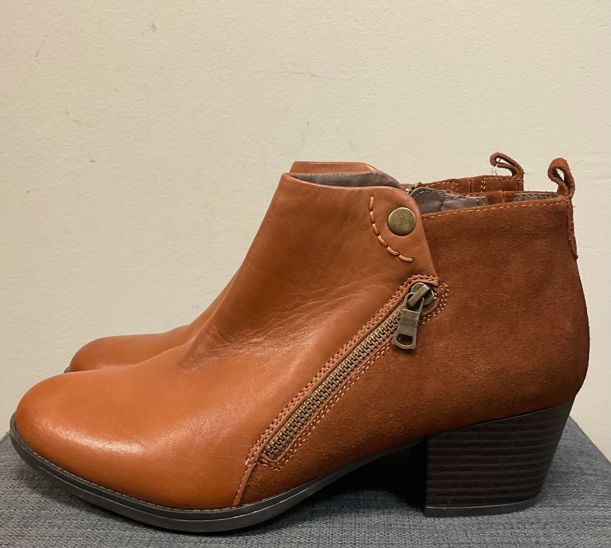 11 EARTH COGNAC Boots