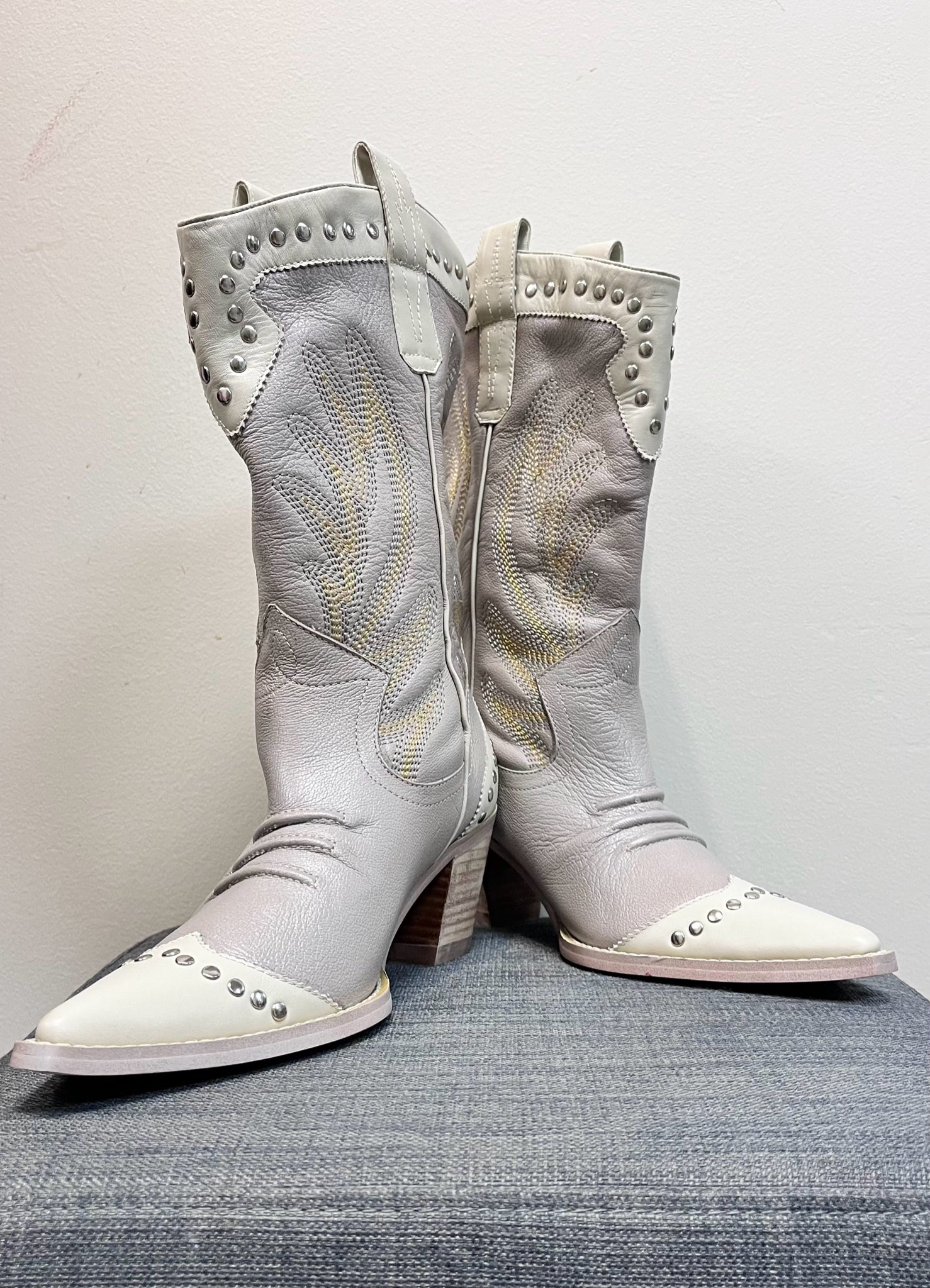 7.5 KATHY VAN ZEELAND Mauve Boots