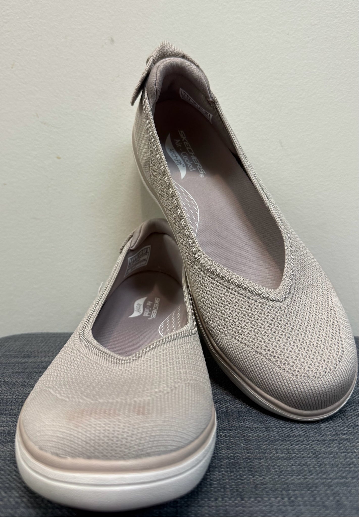 7 SKECHERS Taupe SHOES