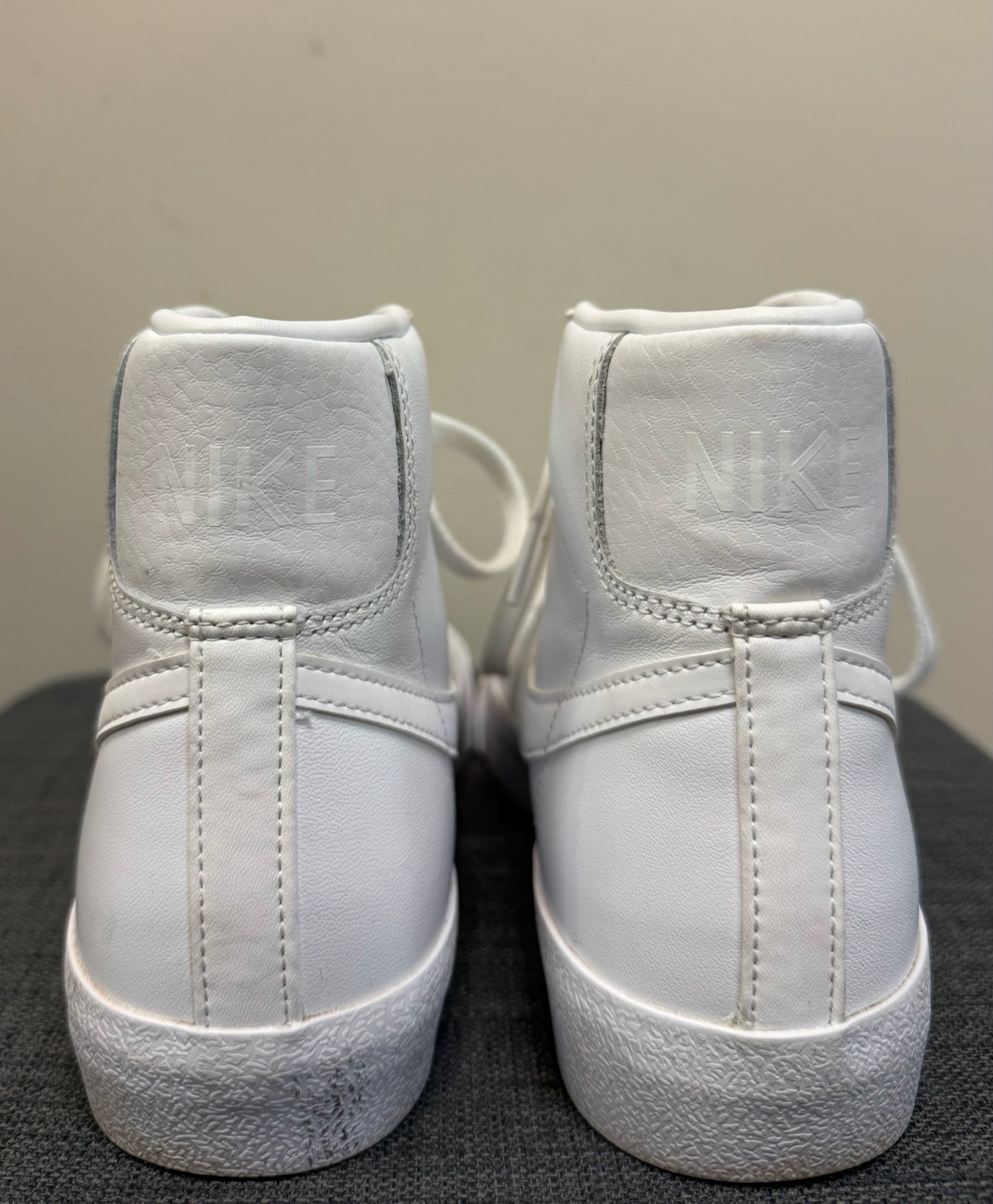 7 NIKE White Sneakers