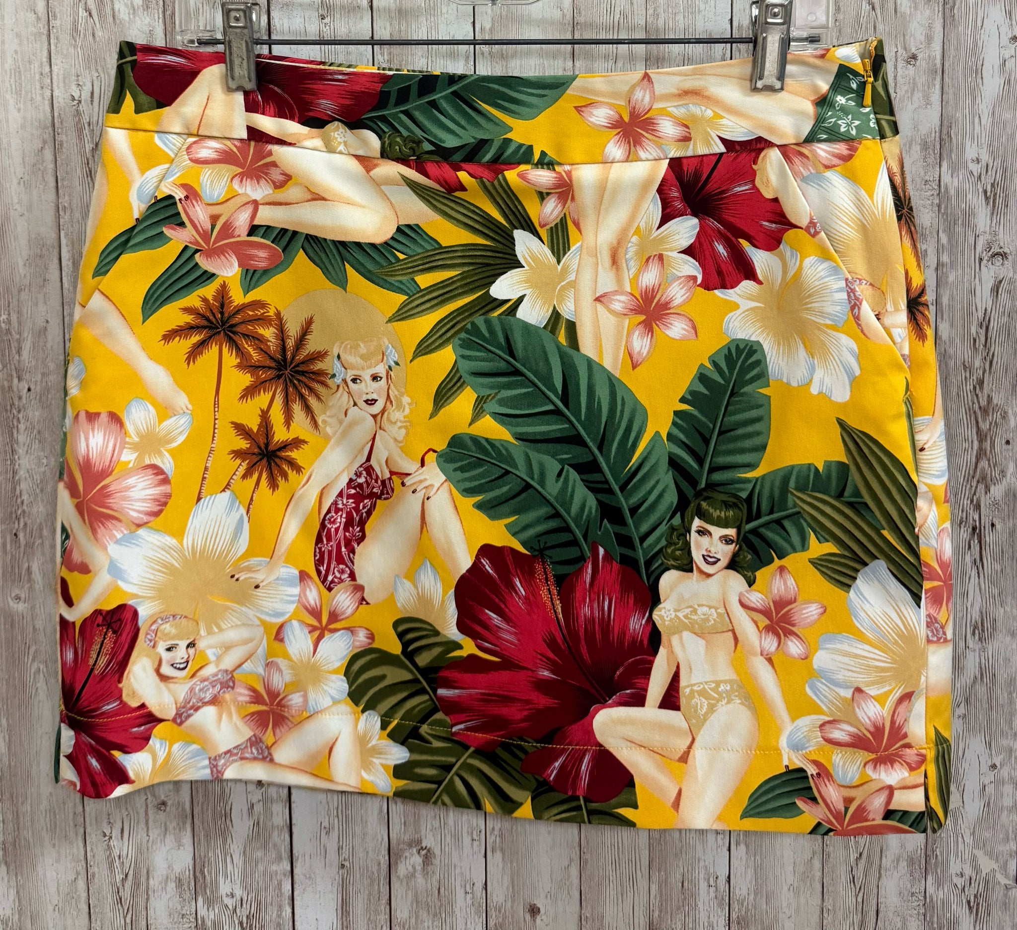 Size 8 LOUDMOUTH YELLOW AND GREEN PRINT skort