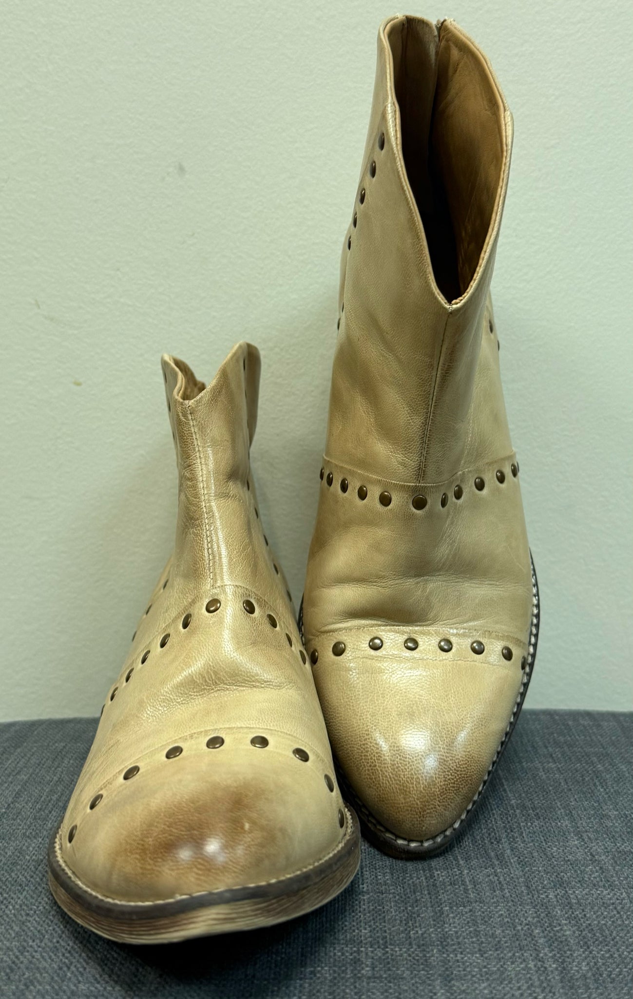 8 DIBA TRUE Cream Boots