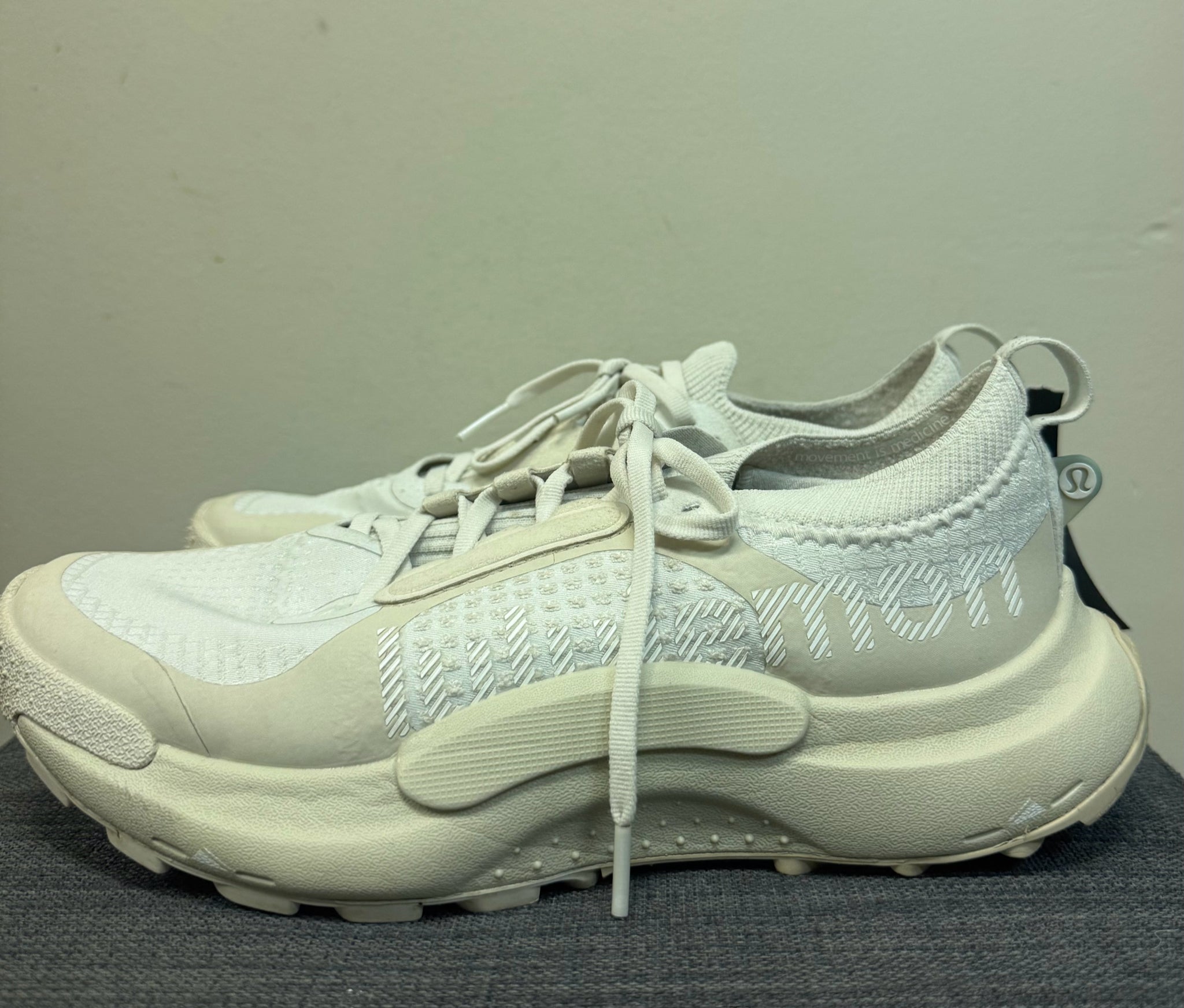 8 LULULEMON CREAM AND WHITE Sneakers