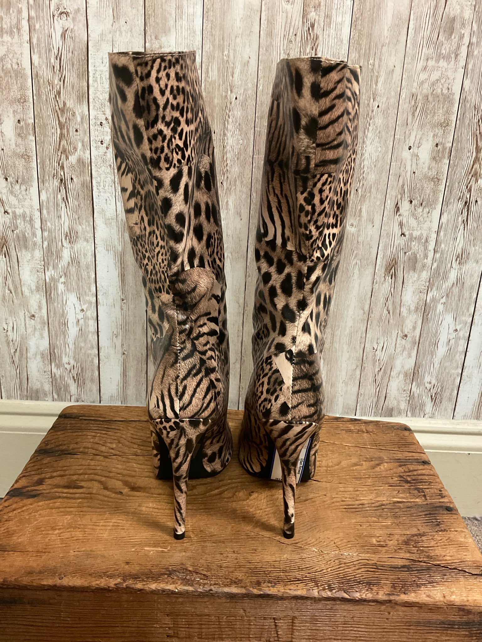 8 AZALEA WANG LEOPARD Boots