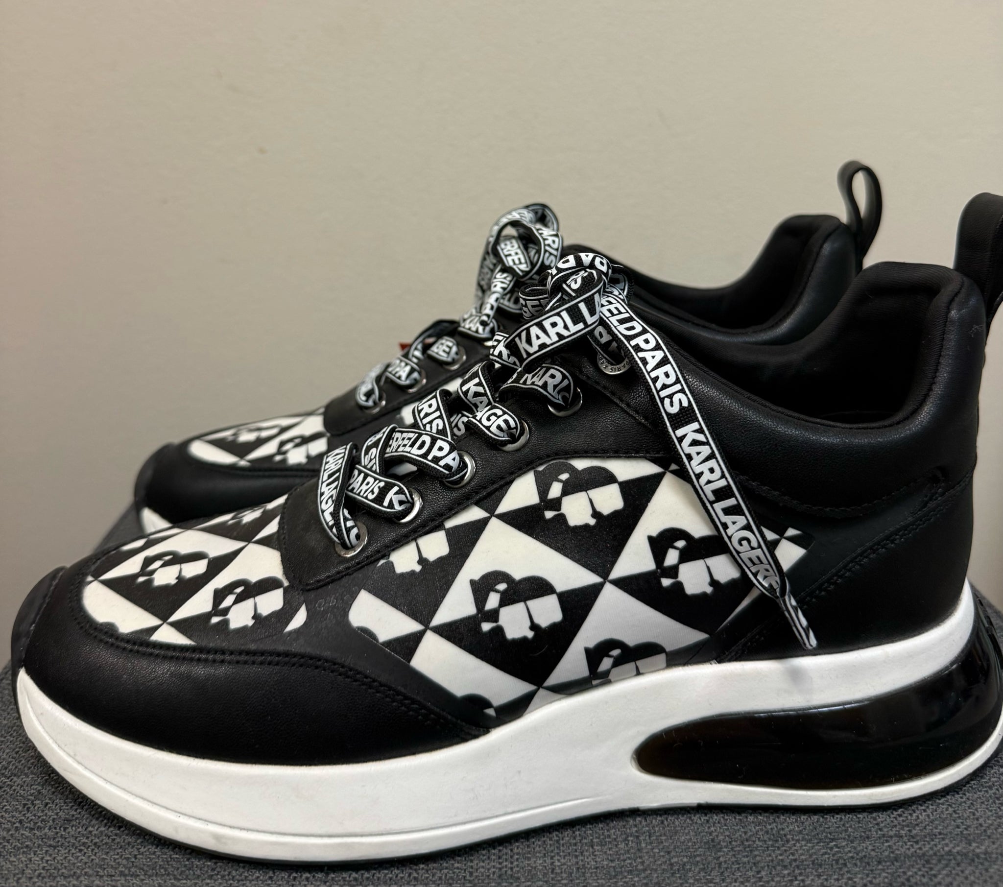 9 KARL LAGERFELD BLACK AND WHITE SHOES