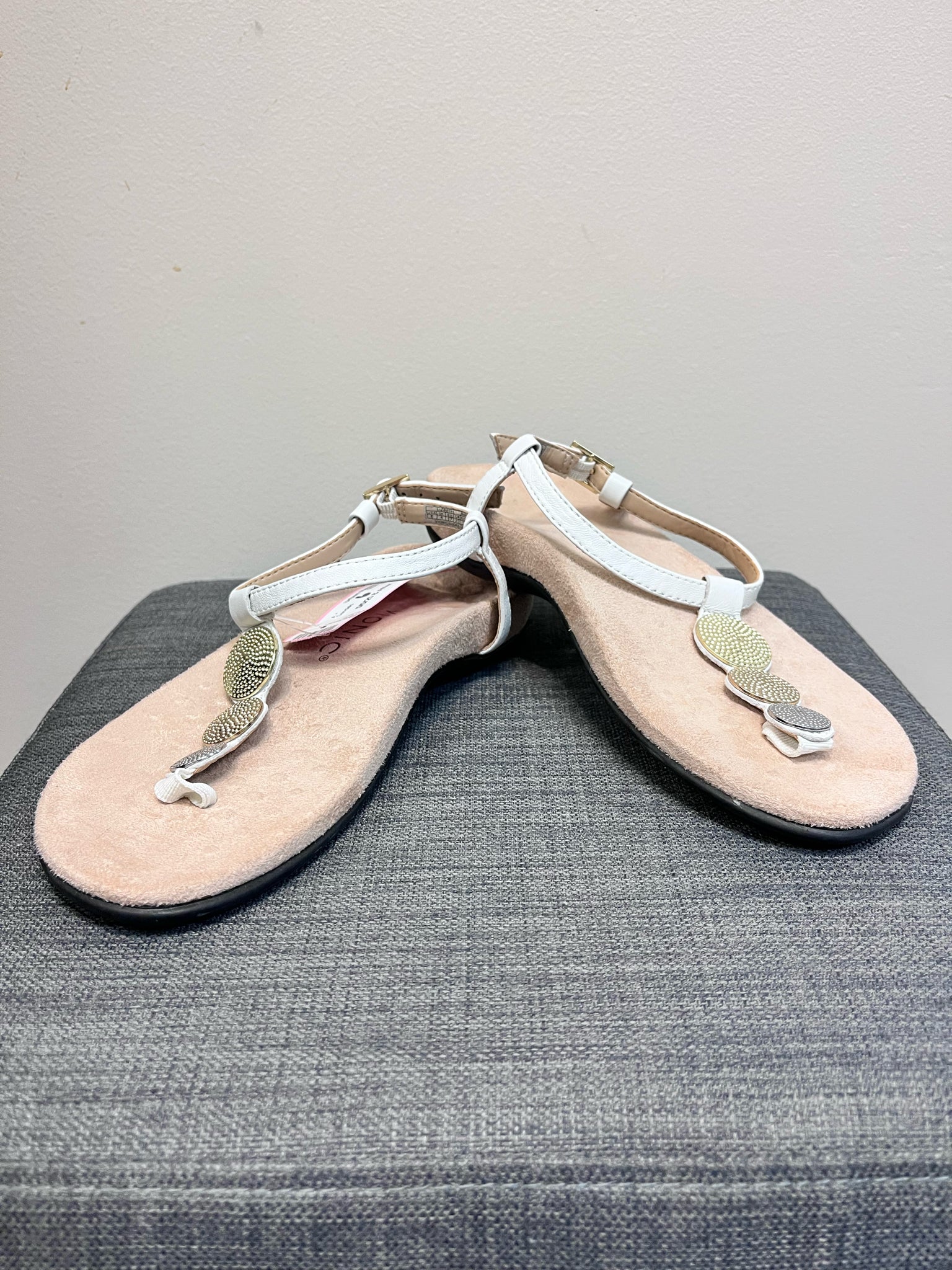 VIONIC 6 White Sandals