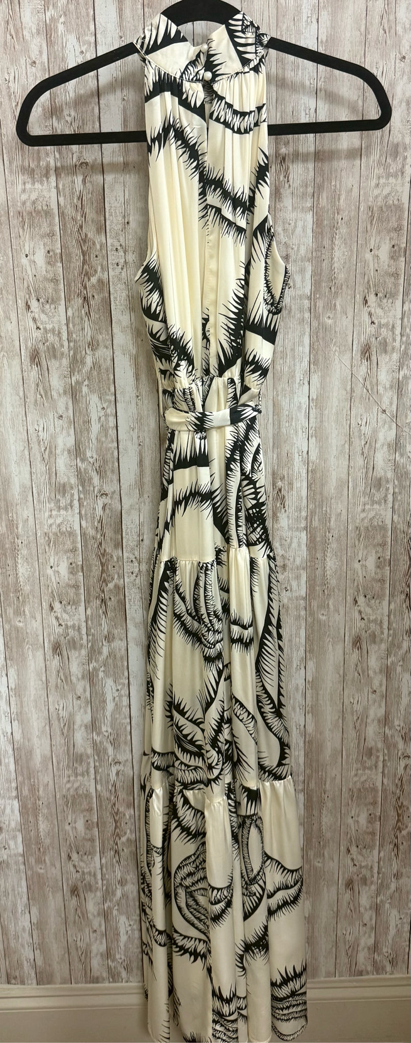 Size S Fabrik CREAM AND BLACK FLORAL Dress
