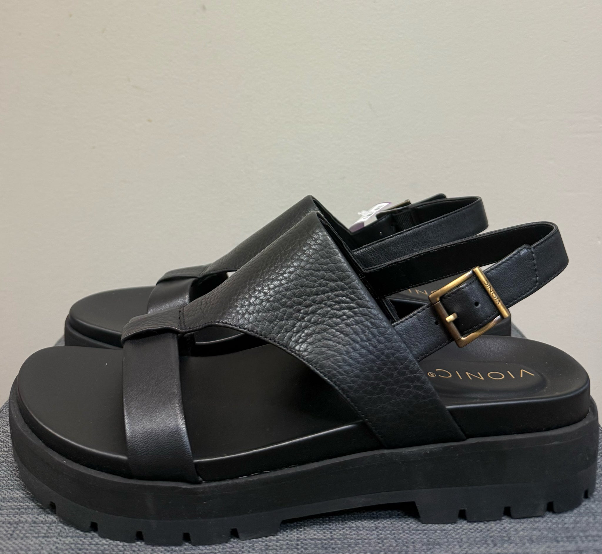 10 VIONIC Black Sandals