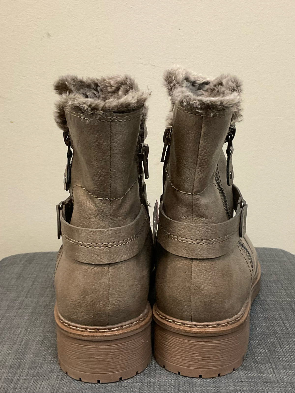 9 BJORNDAL Taupe Boots