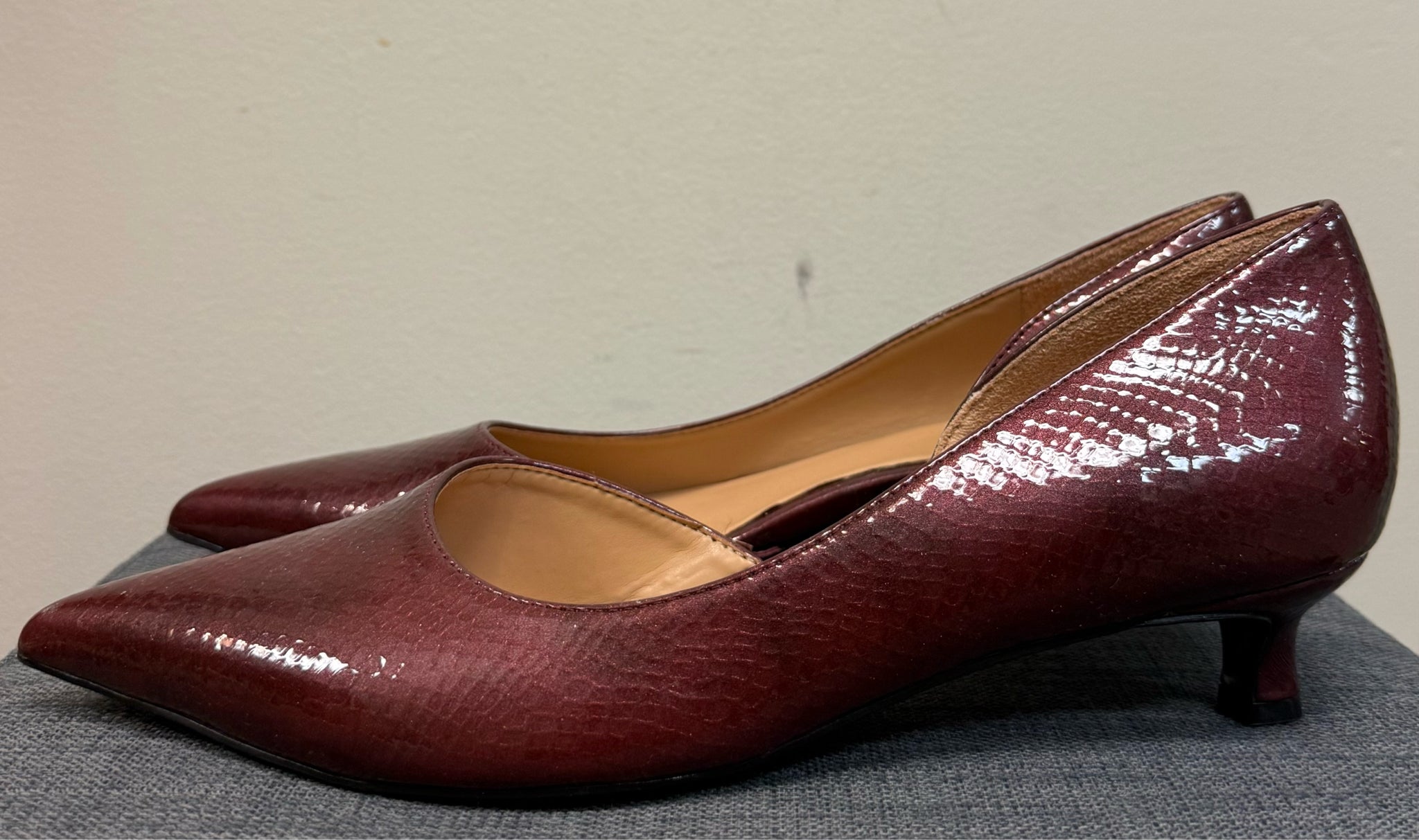 9.5 NATURALIZER Burgundy SHOES