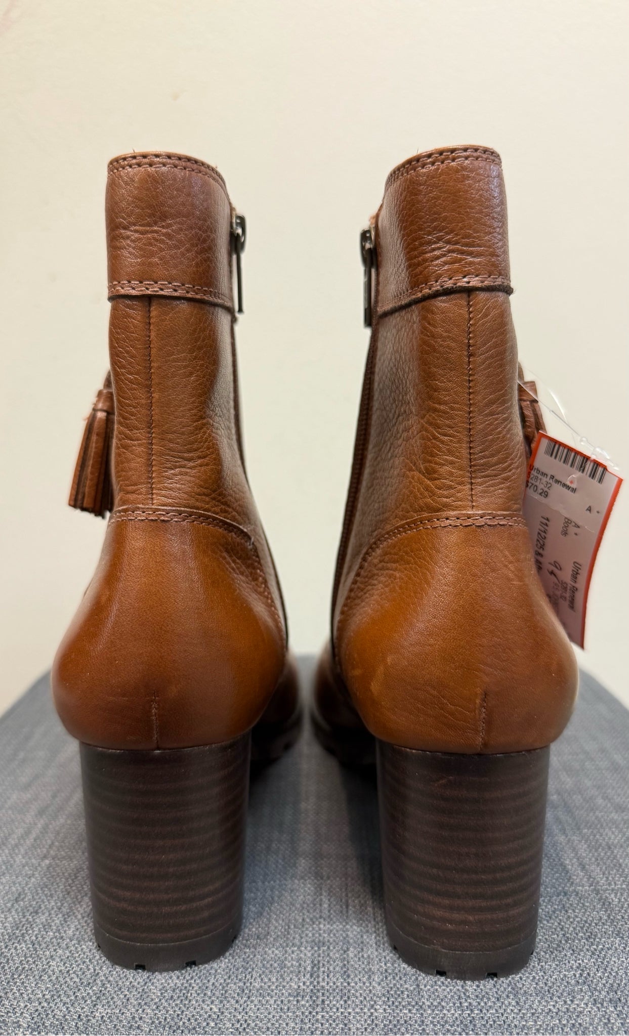 9.5 JOHNSTON & MURPHY LIGHT BROWN Boots