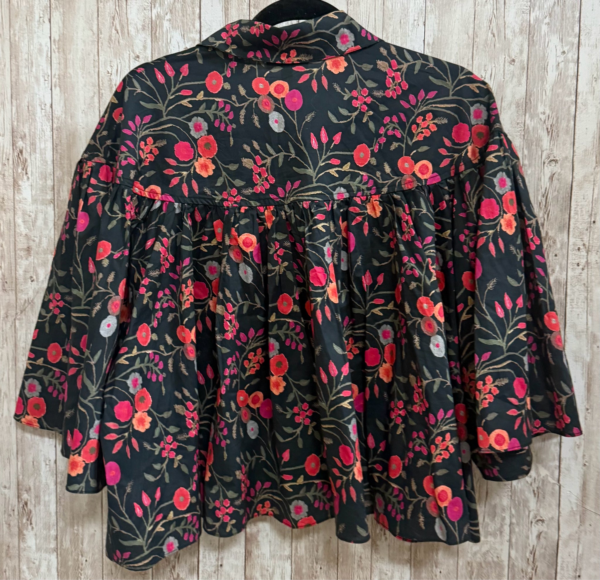 Size S BEFORE YOU BLACK AND RED FLORAL Top