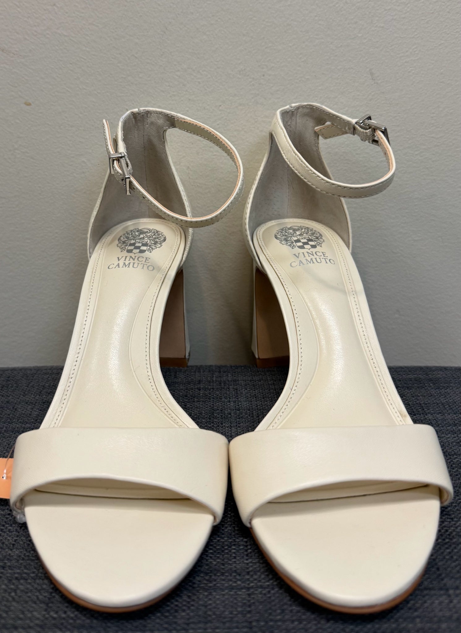 5 VINCE CAMUTO Cream Sandals