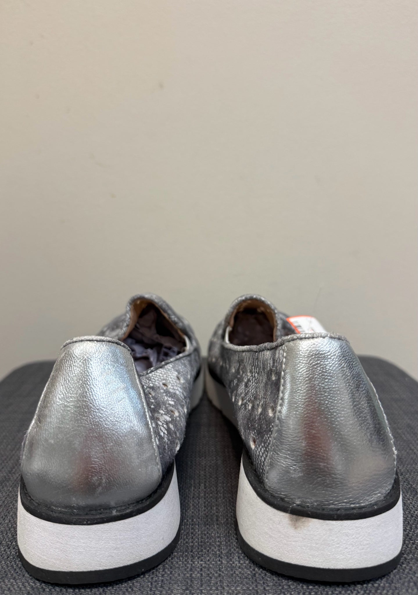 JOHNSTON & MURPHY 8.5 gray and black SHOES
