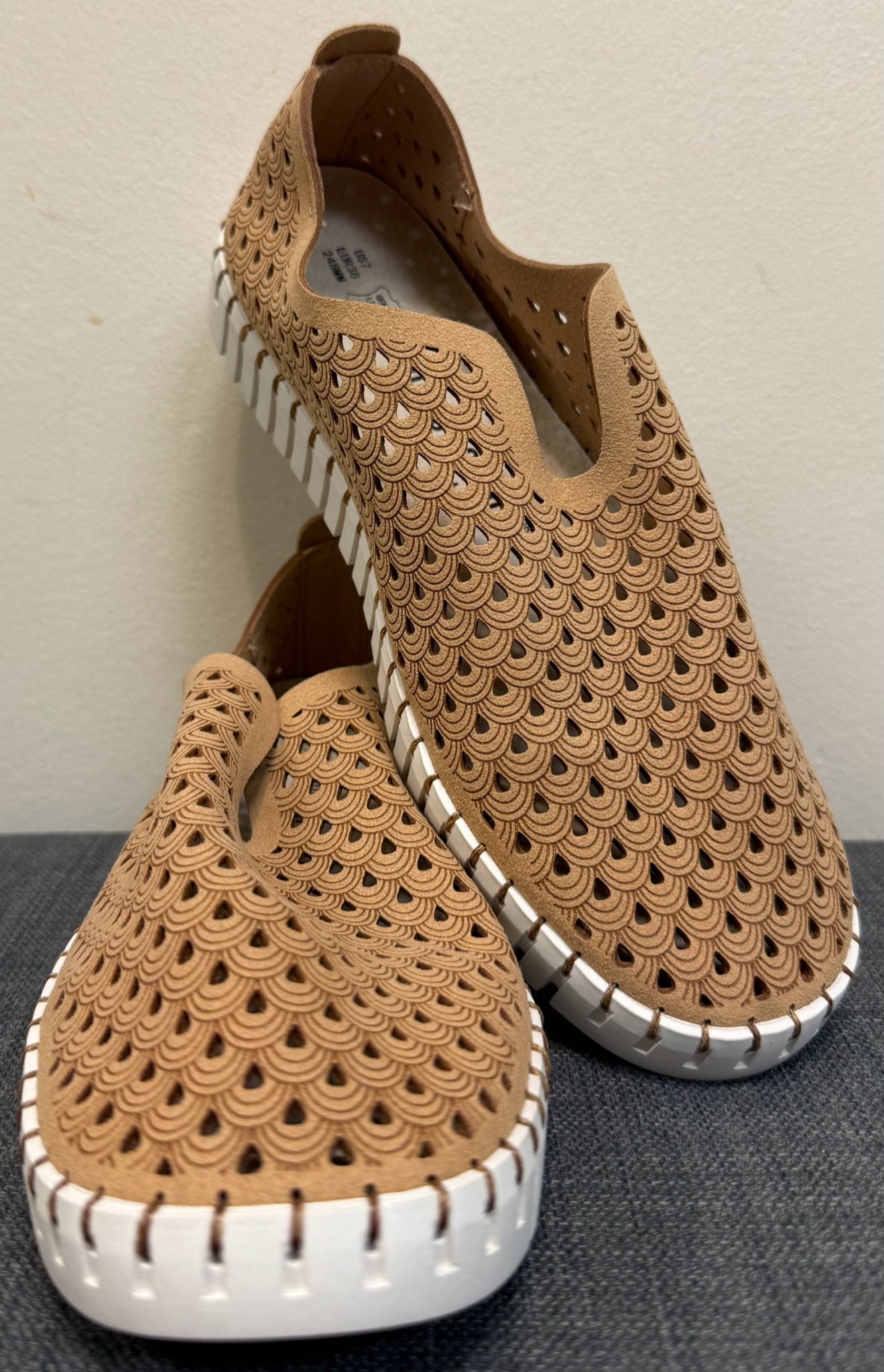 7 PROJECT CLOUD Tan SHOES