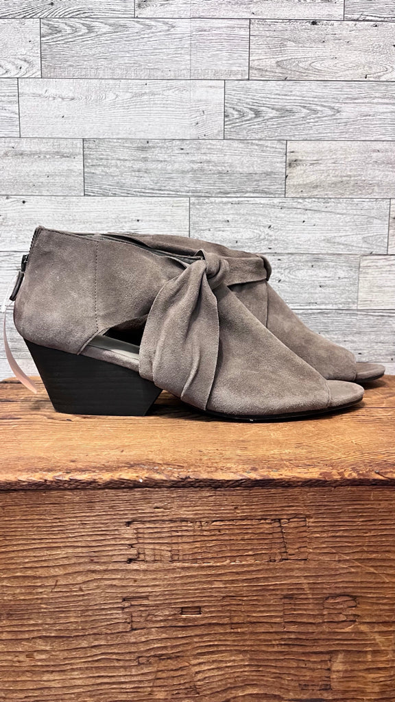 EILEEN FISHER 11 GREY SHOES