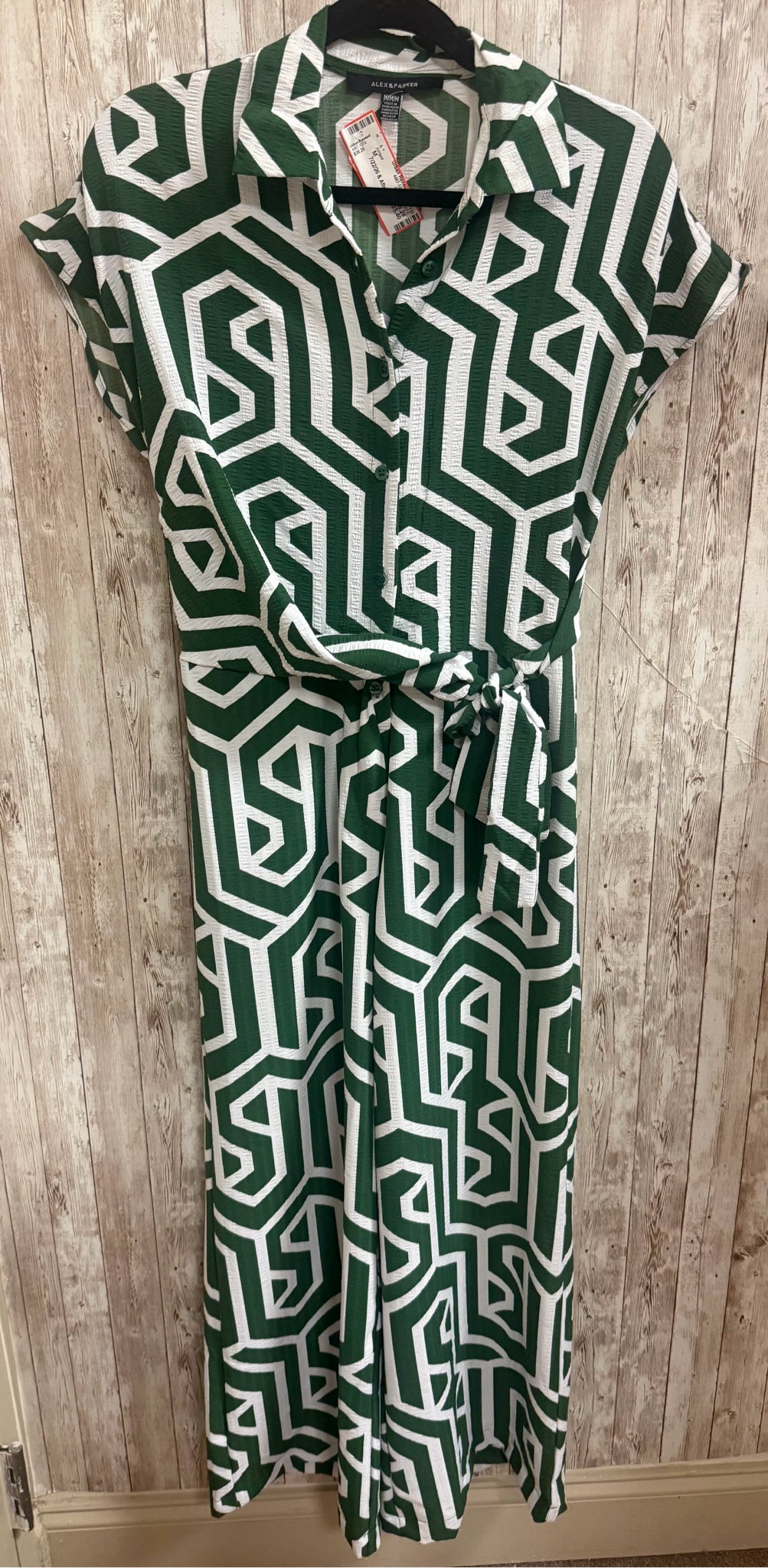 Size M ALEX & PARKER GREEN AND WHITE Jumper