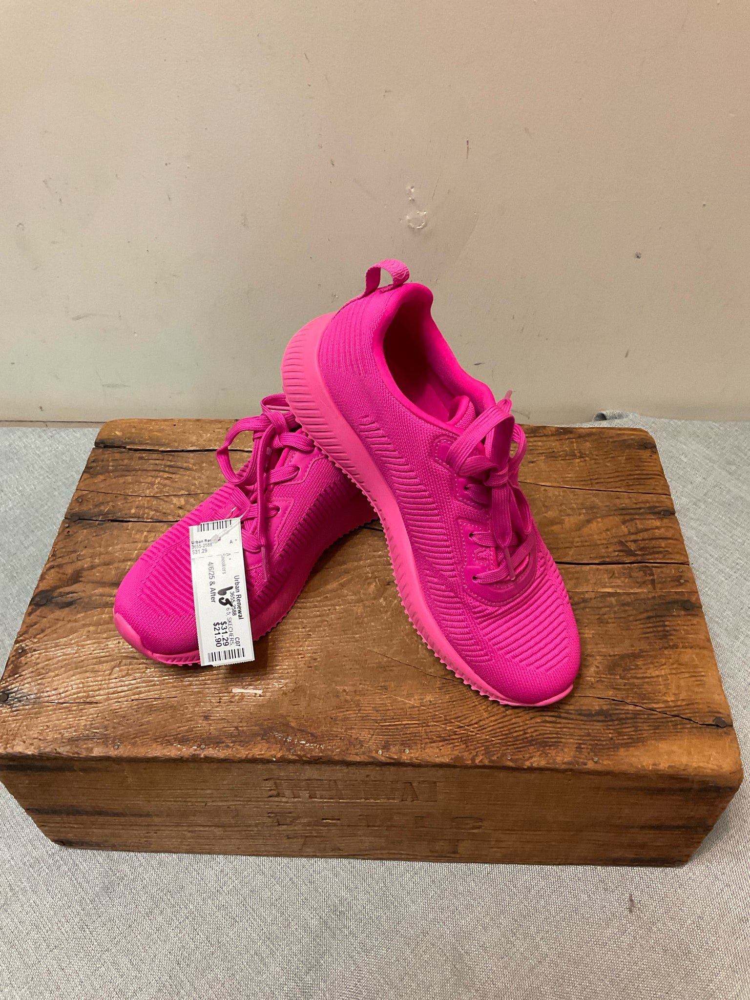 Fuschia SKECHERS 6.5 Sneakers
