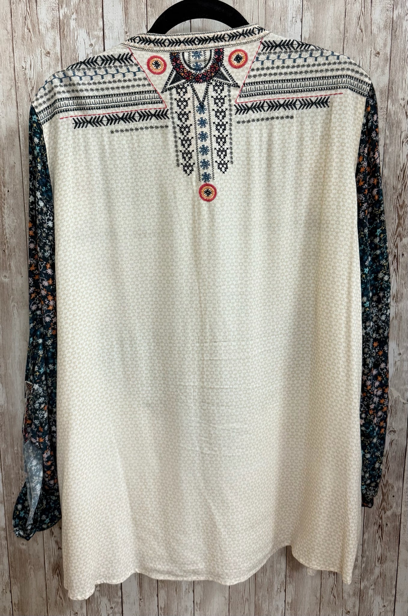 Size 1X JOHN MARK CREAM PRINT Top