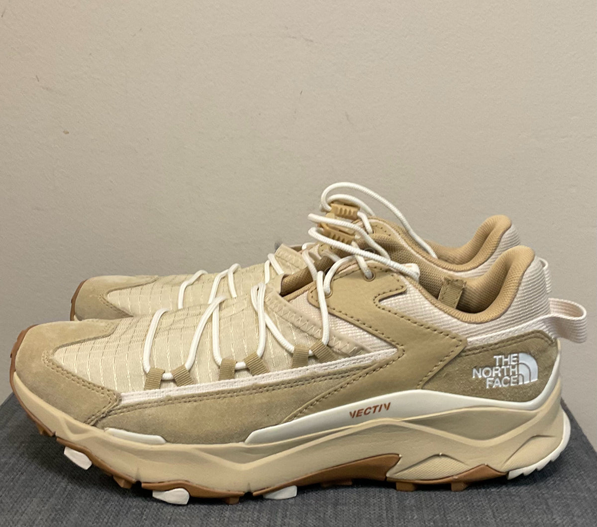9.5 NORTH FACE Tan Sneakers
