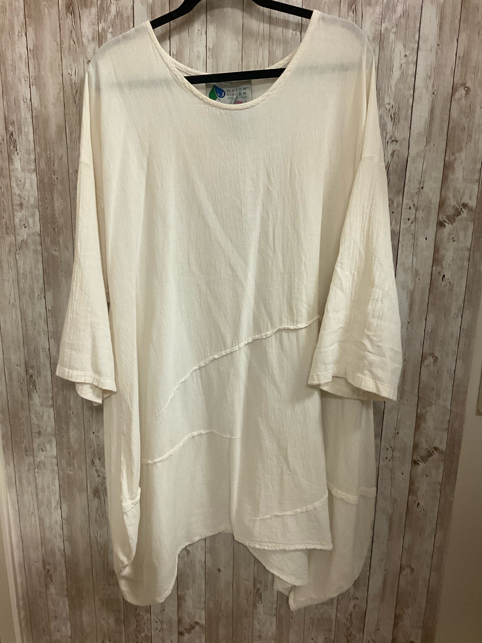 Size XL WATER SISTER Cream Top