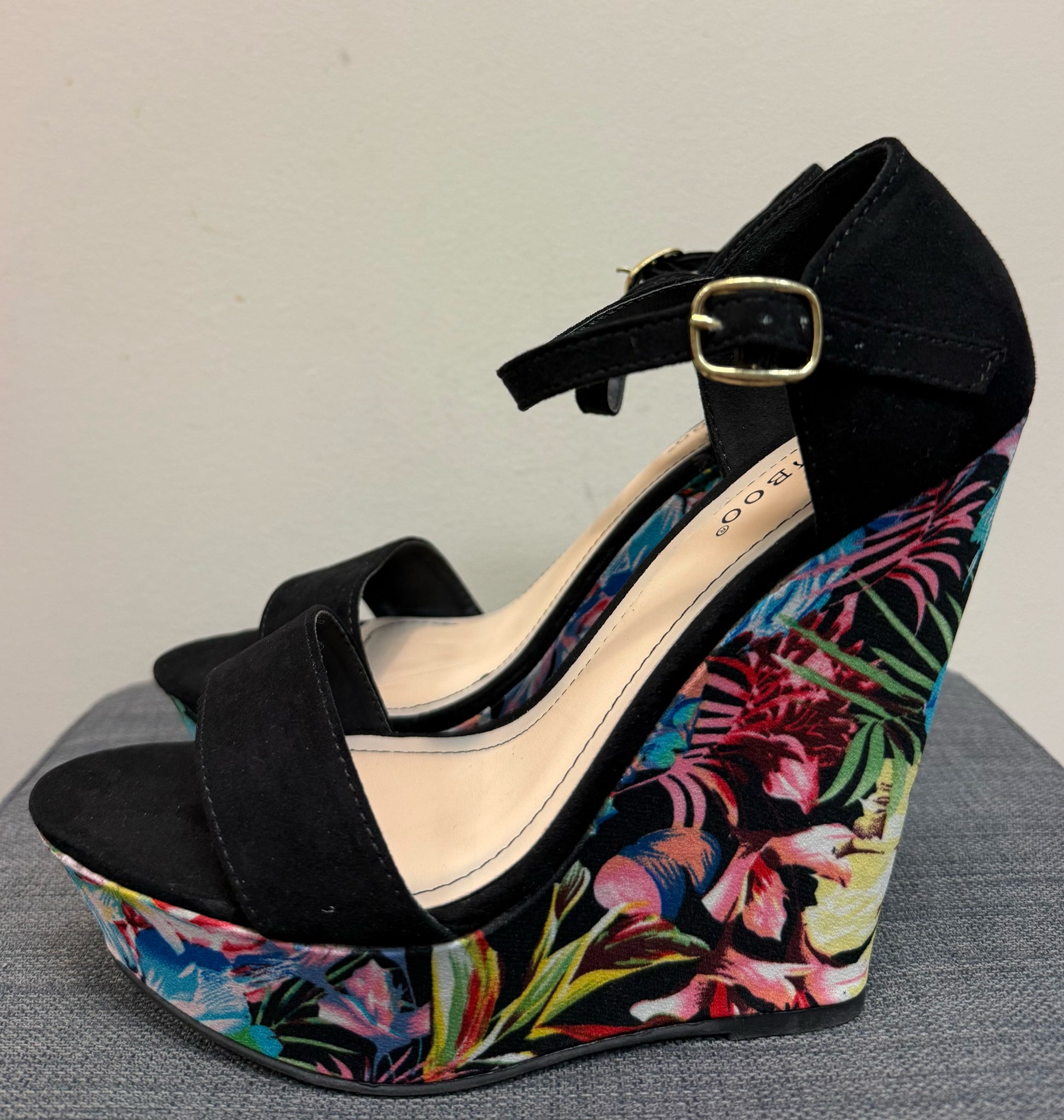 8 BAMBOO Black Wedges