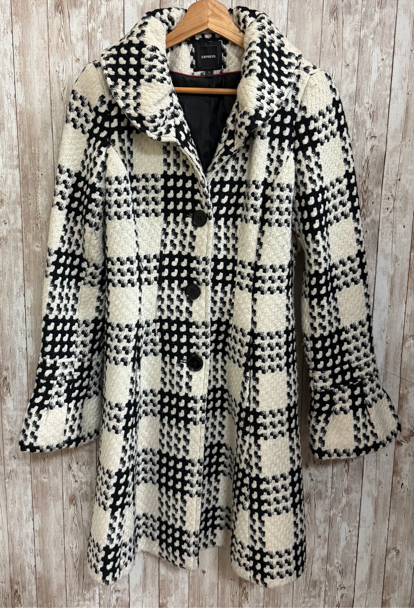 EXPRESS WHITE AND BLACK PRINT Coat