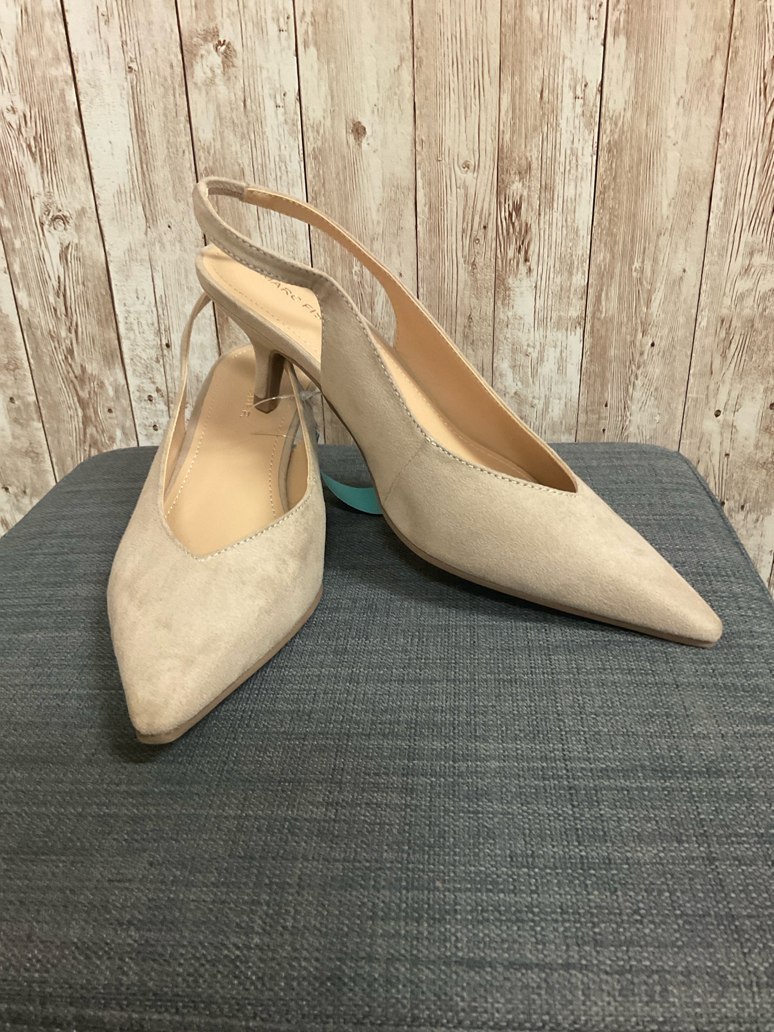 7 MARC FISHER Tan SHOES