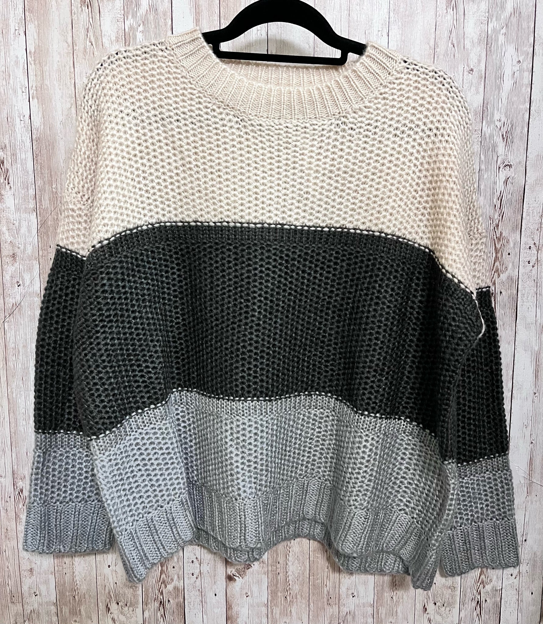 CREAM AND GREEN Sweet Lovely Size S/M Sweater