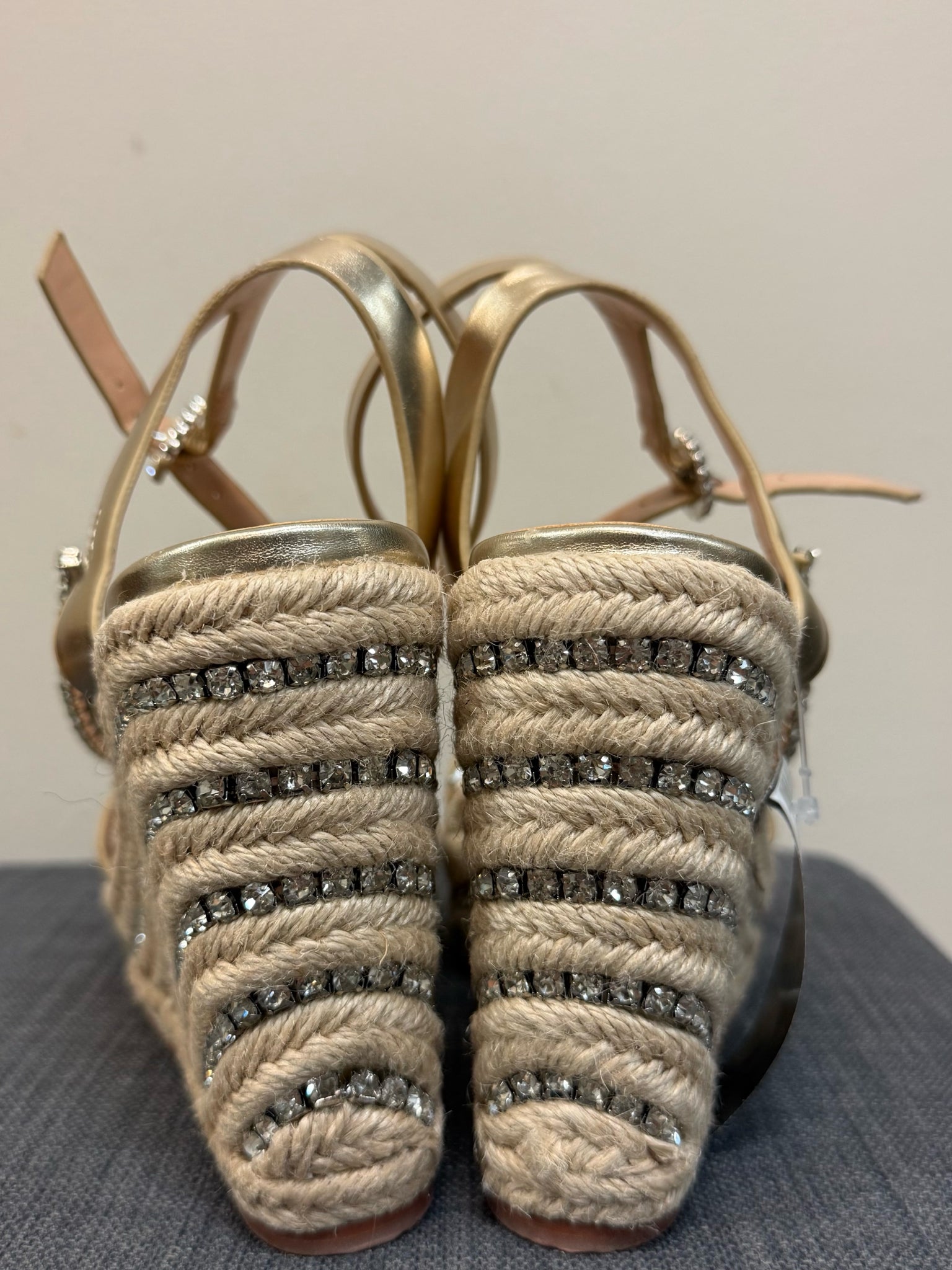 6 CHARLES DAVID Gold Sandals