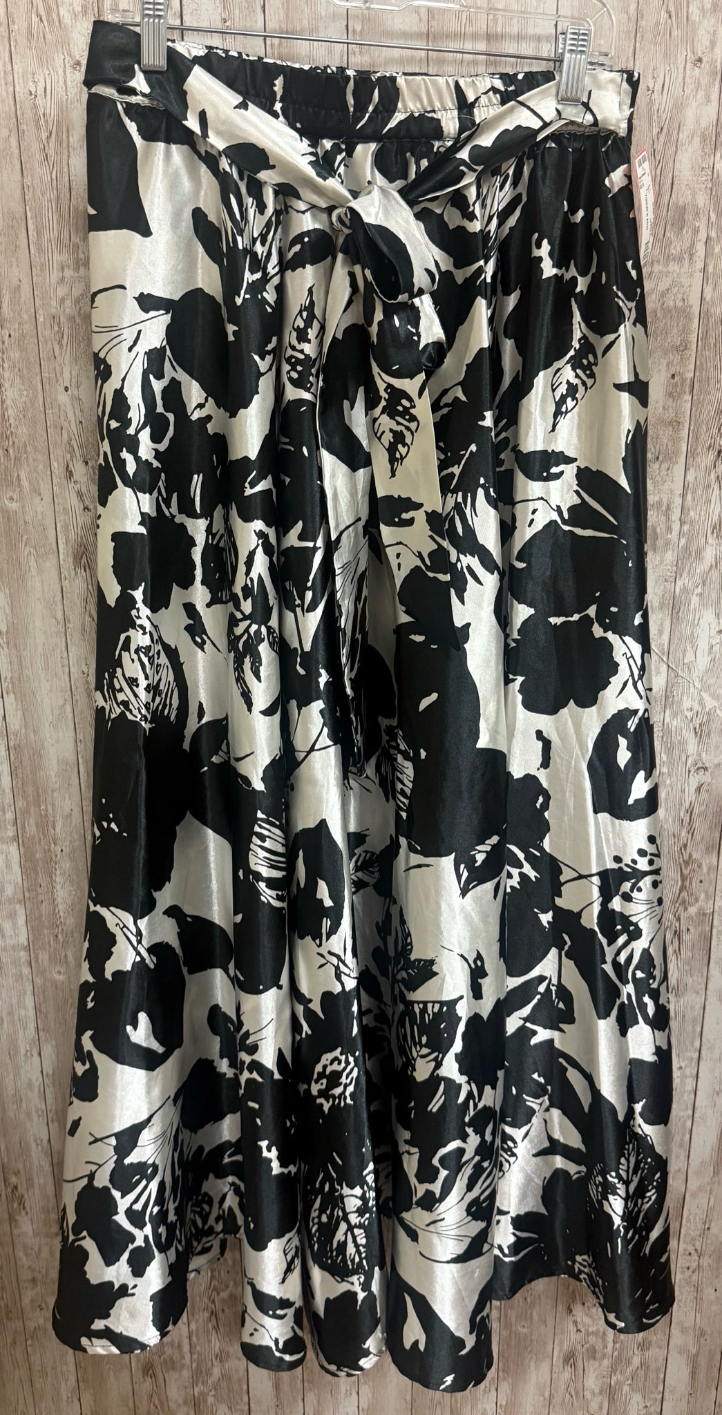 Size L HER DESTINY BLACK AND WHITE Skirt