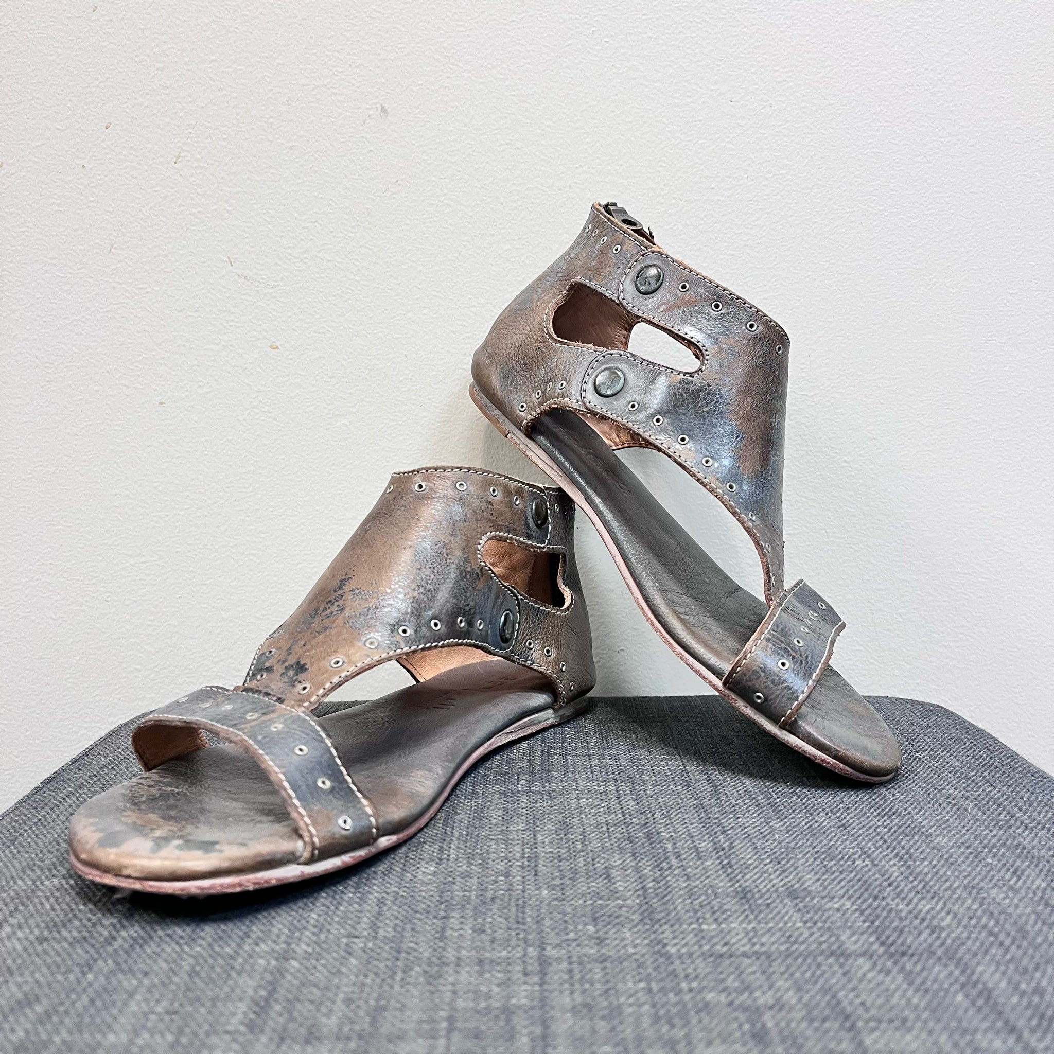 6 BED STU Pewter Sandals