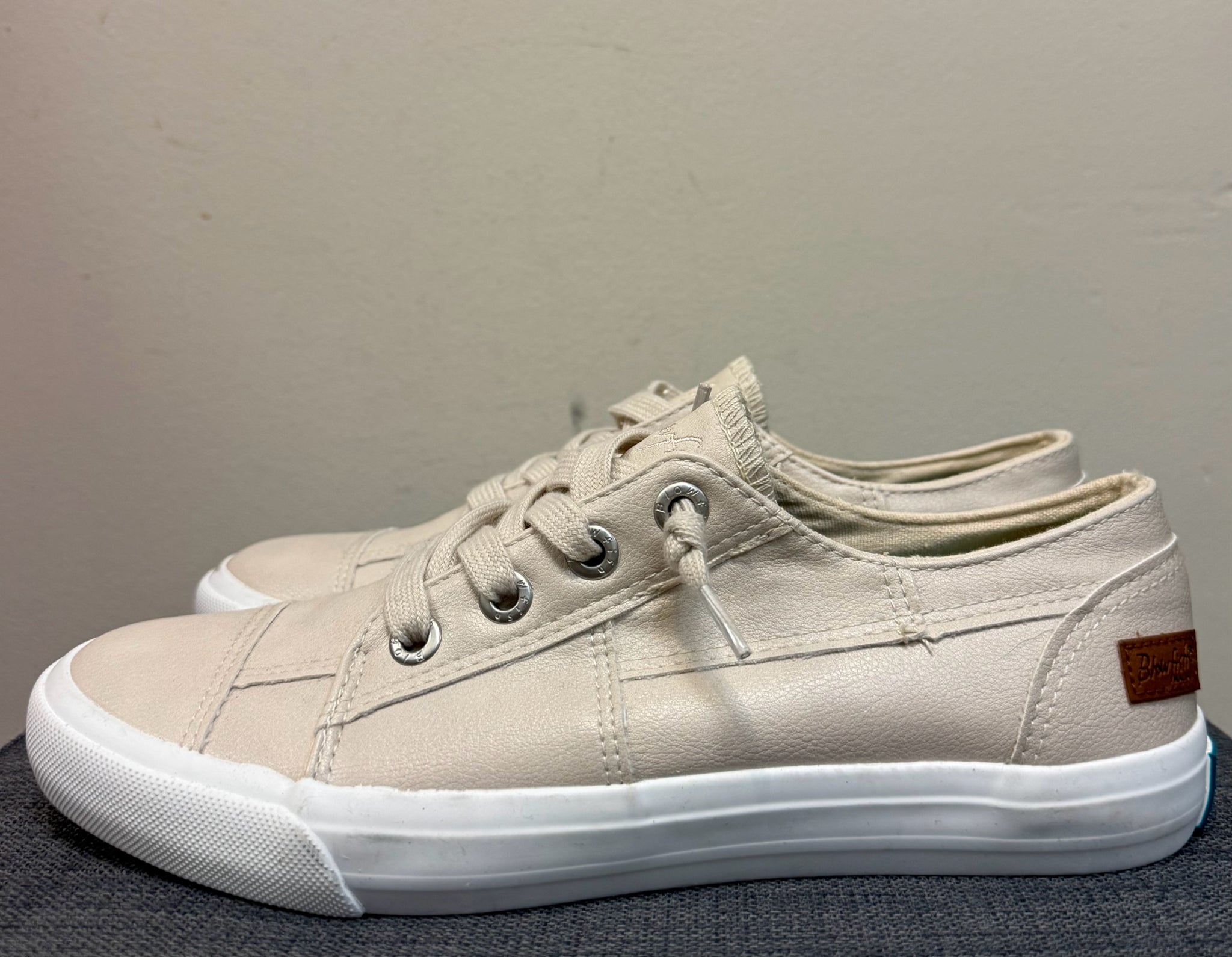 9 BLOWFISH Beige Sneakers