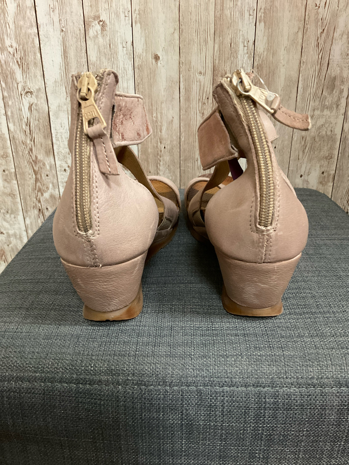 8.5 MIZ MOOZ PEARL SHOES