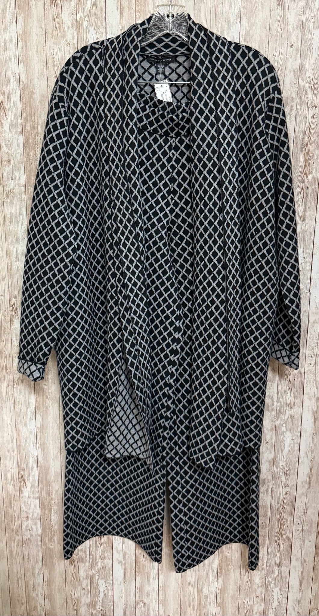 Size XL SAKS FIFTH AVENUE BLACK AND GREY 2 PC PANT SET
