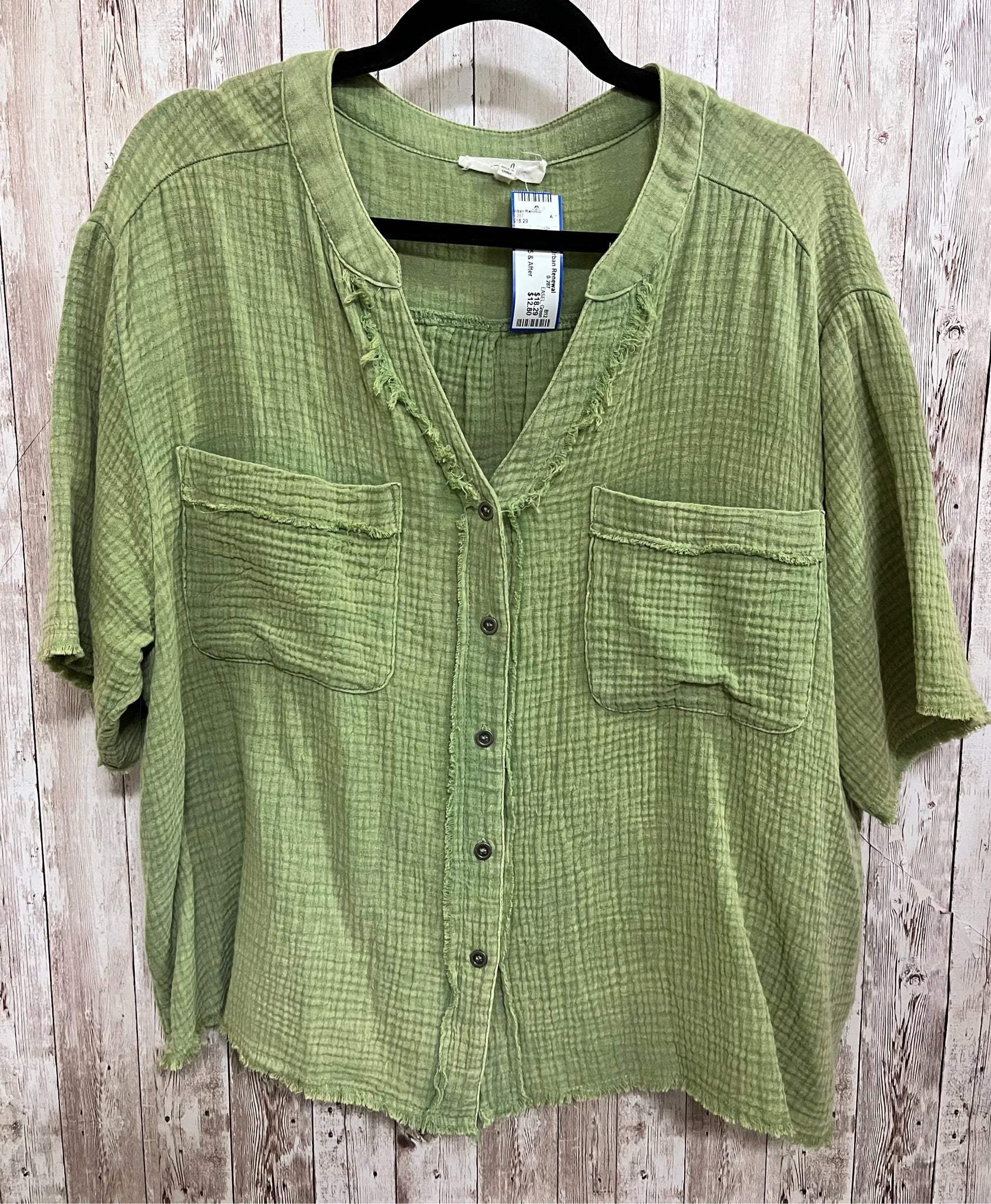 Size M EASEL Green Top